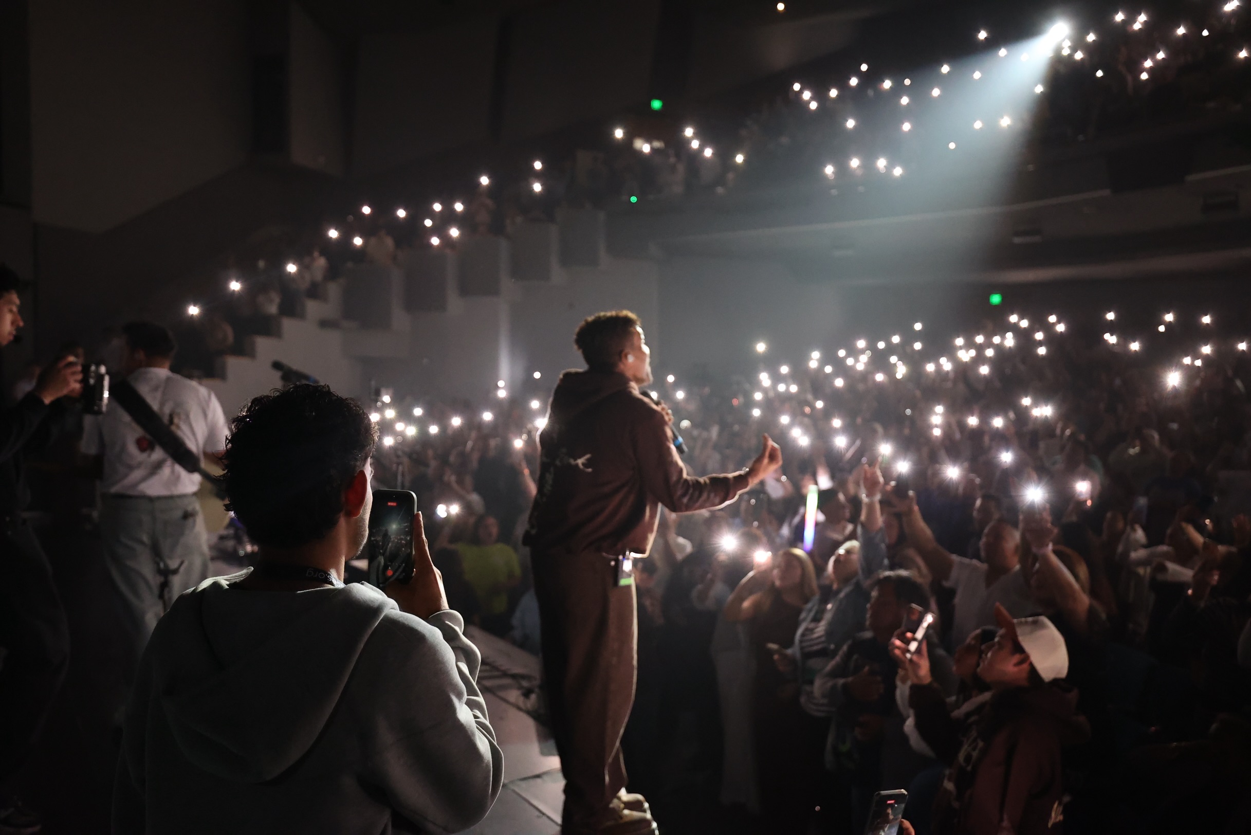 🔥 Así se vivió anoche en Bay Area junto a @grupobarak. Una noche llena de adoración, fe y momentos inolvidables. 🙌
📍Esta noche la cita es en Fresno. ¡No te lo pierdas! Ven y sé parte de una experiencia que marcará tu vida. 🎶✨
#Barak #Fresno #Tour2026 #Adoración #touriglesia