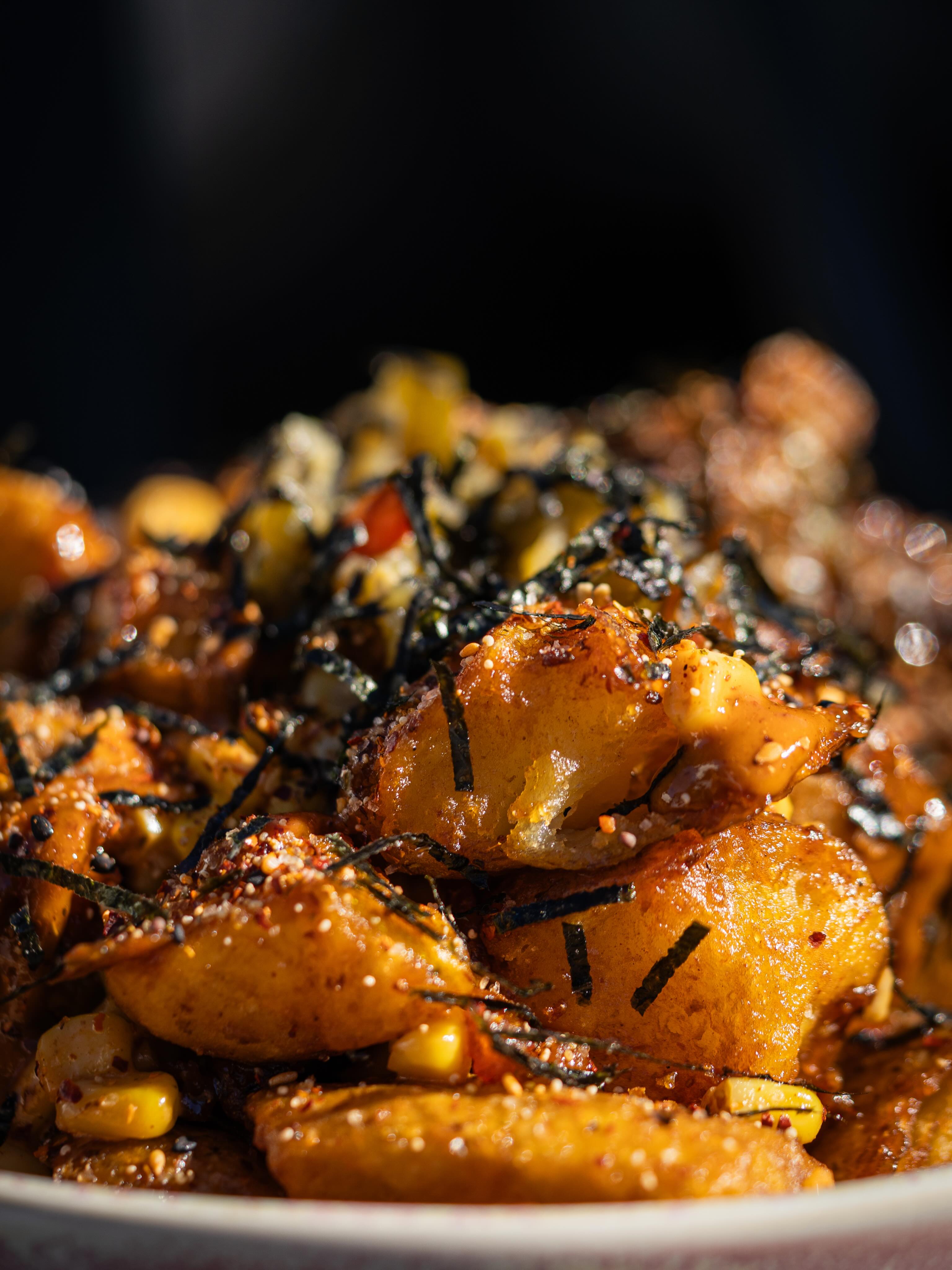 …japan meets mexico… + they grab a few beers
🍻🍻🍻🍻🍻
Izakaya loaded Confit Potatoes, jalapeno, sweetcorn, shredded nori, togarashi.
An excellent snack with a few frothy ones… or as part of a wider family-style spread 🤙
#wildhopbeer #wildhopbrewery
#dudefood #wagoodfoodguide #delicous
