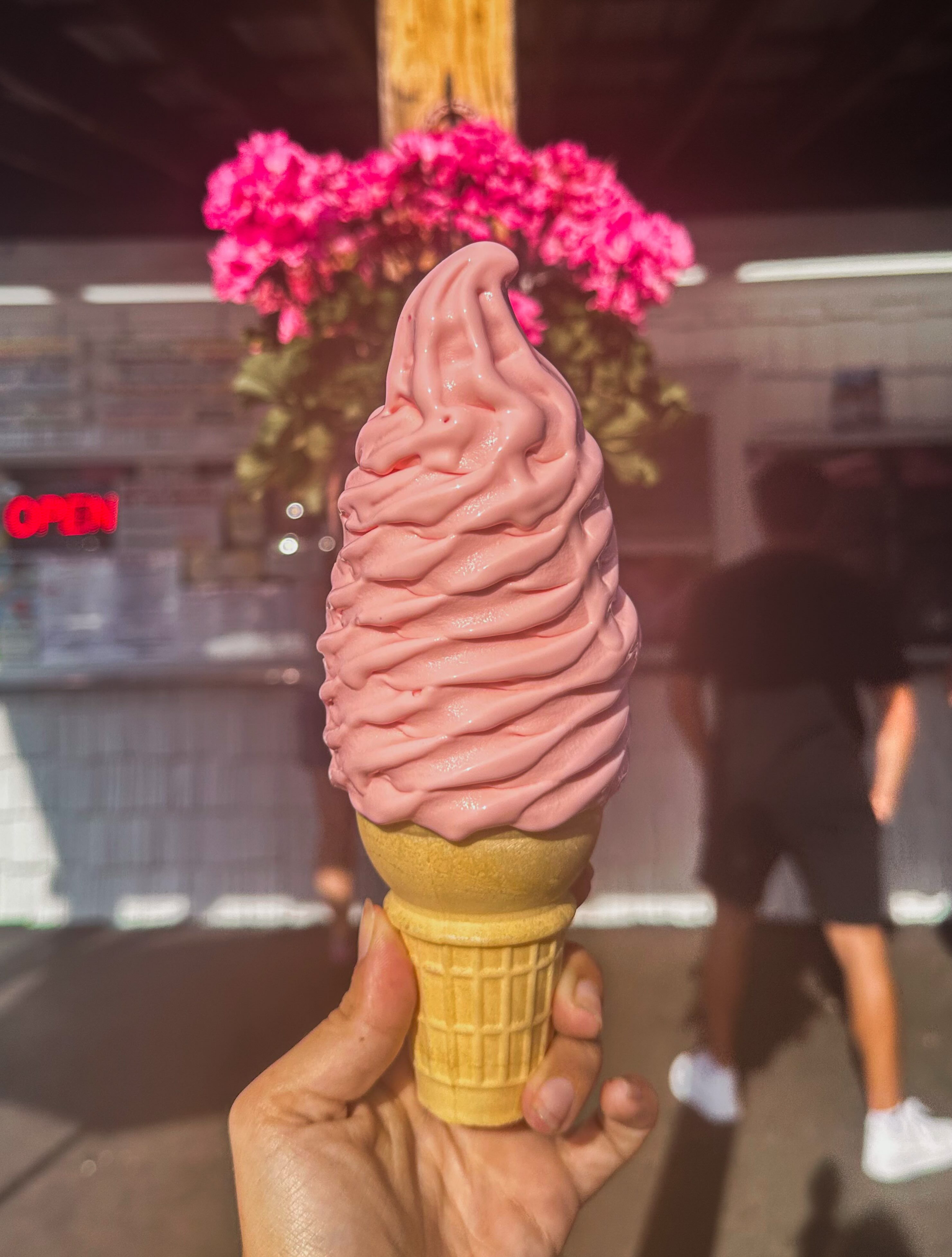 // Our Strawberry Soft-Serve is in & waiting for you!🍓🤭 See ya soon!🍦
#ScoopsNMore #icecream #softserve
