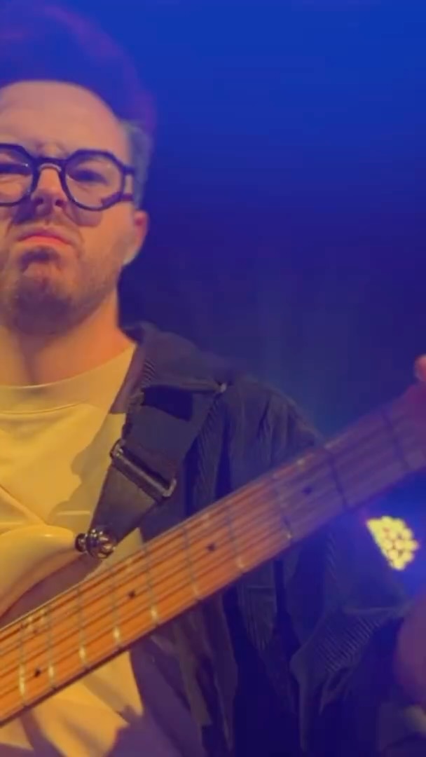 But of soundcheck Stevie a couple of weeks ago before two sold out Drury Lane shows with @samtayloryoung @nickfitchguitarist @adamchineryguitar and @jshawmusic
Always wild what @moises.ai and logic can do to some very mushy audio
๐ธ = @fbassinc