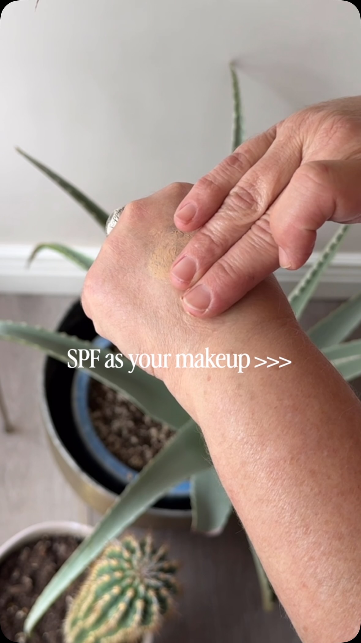 SPF as your makeup is the BEST feeling ever βοΈ
Using @colorescience calming primer
#esthetician #denveresthetician #spf #skincare #glowingskin