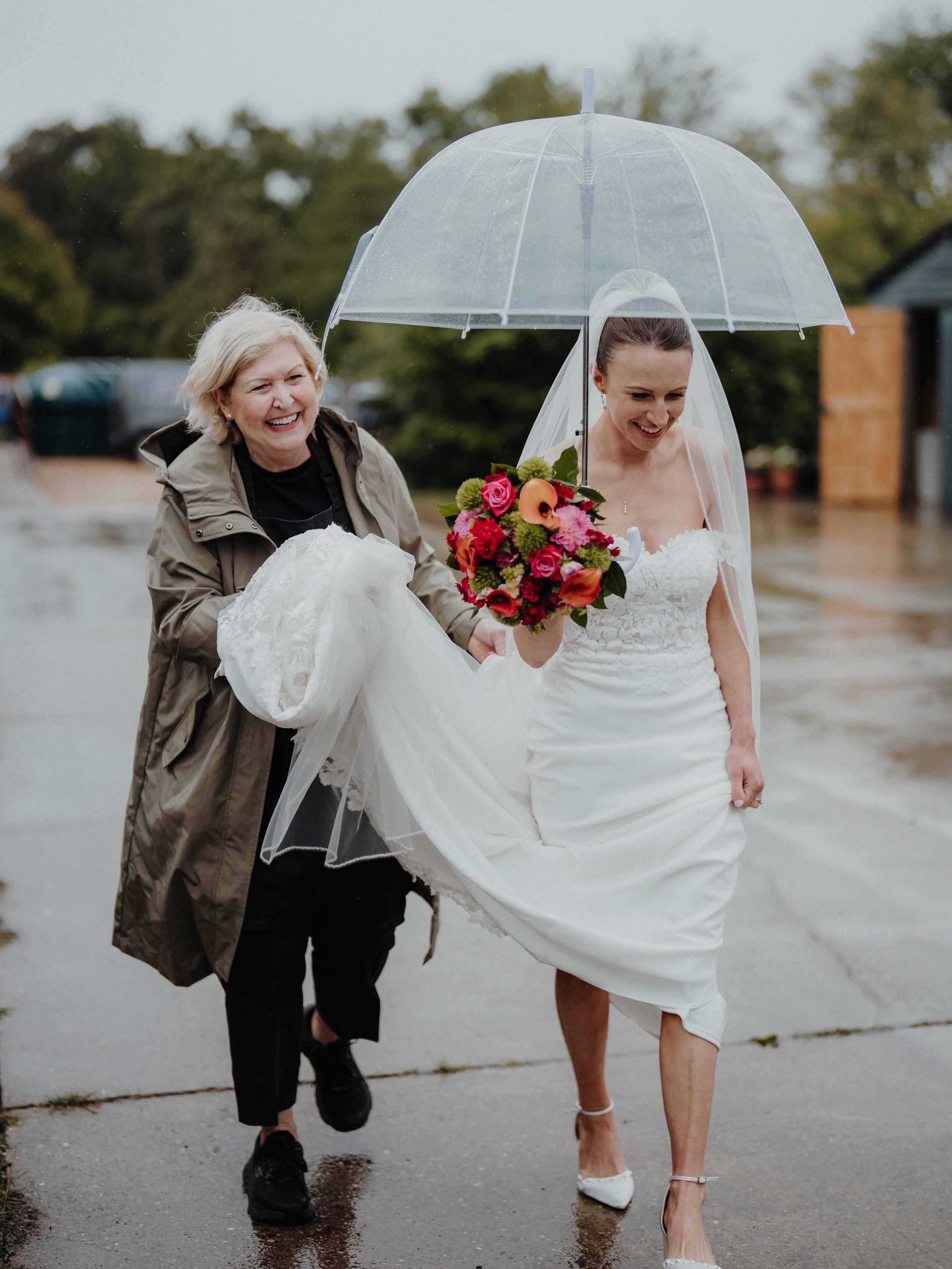 Come rain or shine, we’ve got it covered.
Literally. A little rain, a dress train, a full tray of dry canapés. Our team have seen it all and handle every moment with the same warmth and professionalism. That’s Jill, our wonderful front of house manager, helping our beautiful bride at last weekend’s @thebarnatsomersbury wedding. Many congratulations L & A!
Photos by the brilliant @kitmyersphotography
#somersburybarn #SurreyWedding #SurreyWeddingVenue #surreycaterer #weddingday