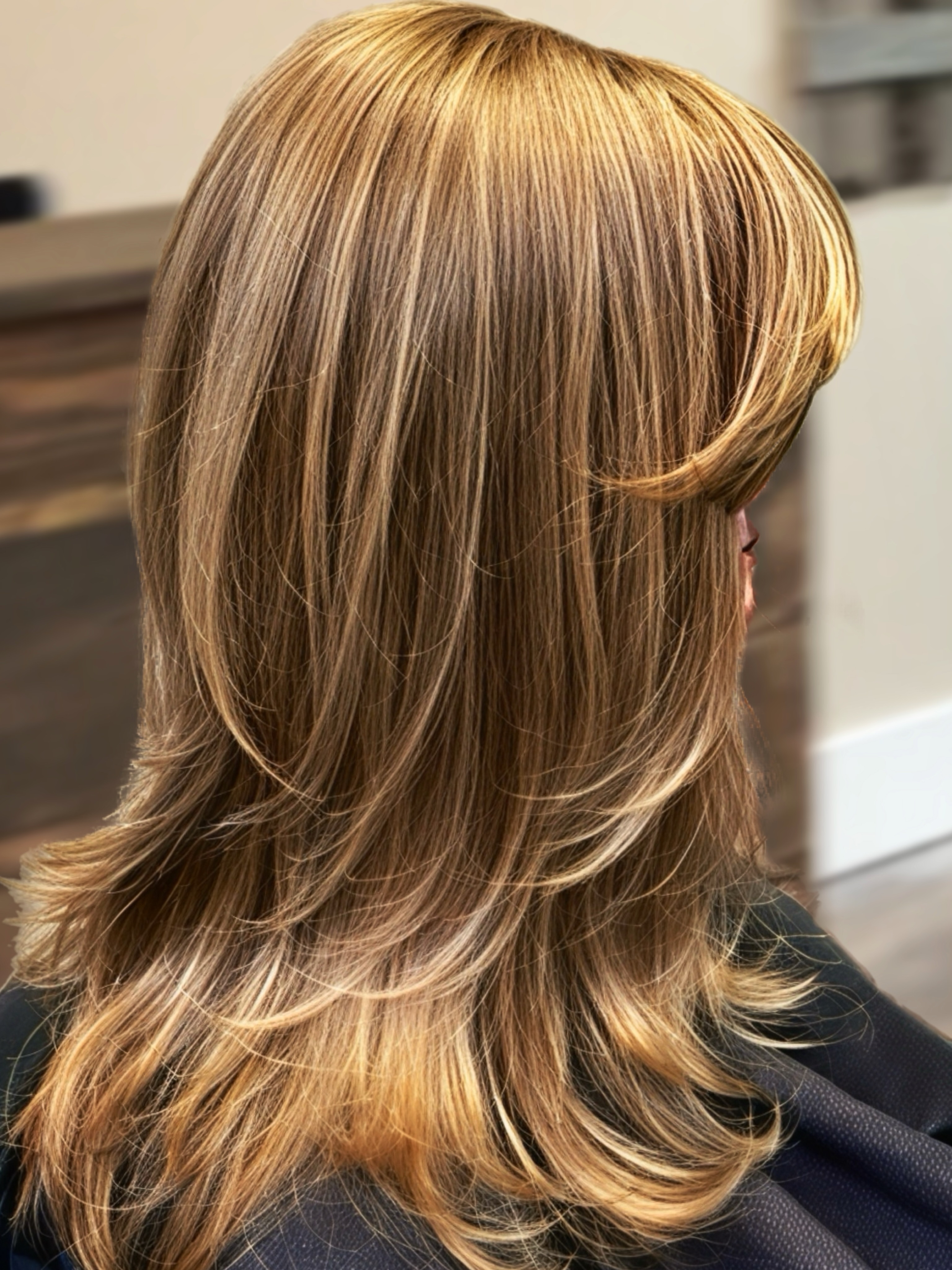 The spicier side of a sunrise.
color cut style by Amanda
@hair_by_manda_
#haircolor
#haircolortrends
#livedincolor
#longislandhairstylist
#strawberryblonde