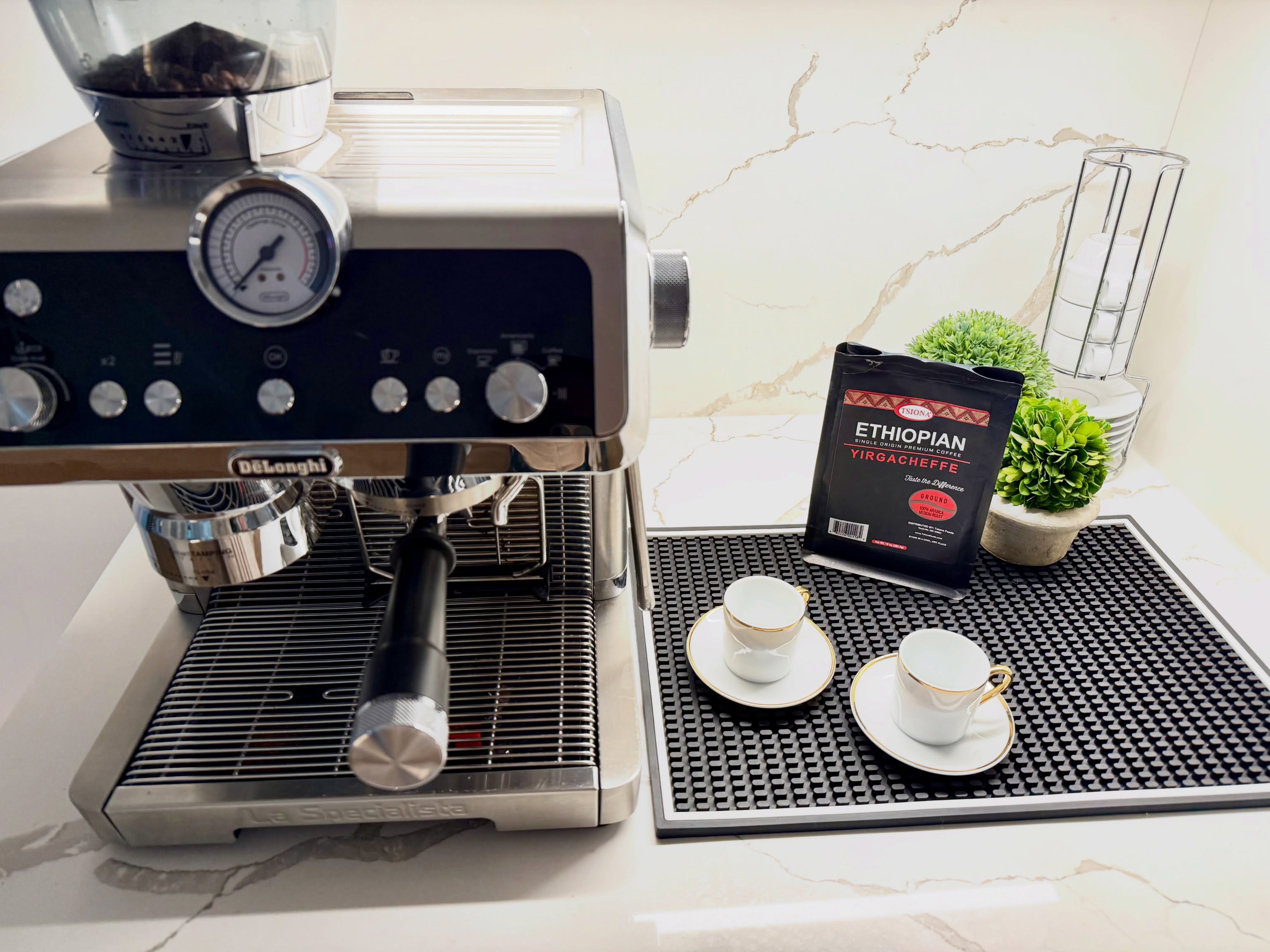 Good Morning!!! Start your day with the perfect cup of coffee, @tsionafoods Ethiopian Coffee.
Shop: www.Tsionafoods.com
#tsionafoodsproducts #tsionafoodscoffee #ethiopiancoffee #bunna #ethiopianbunna