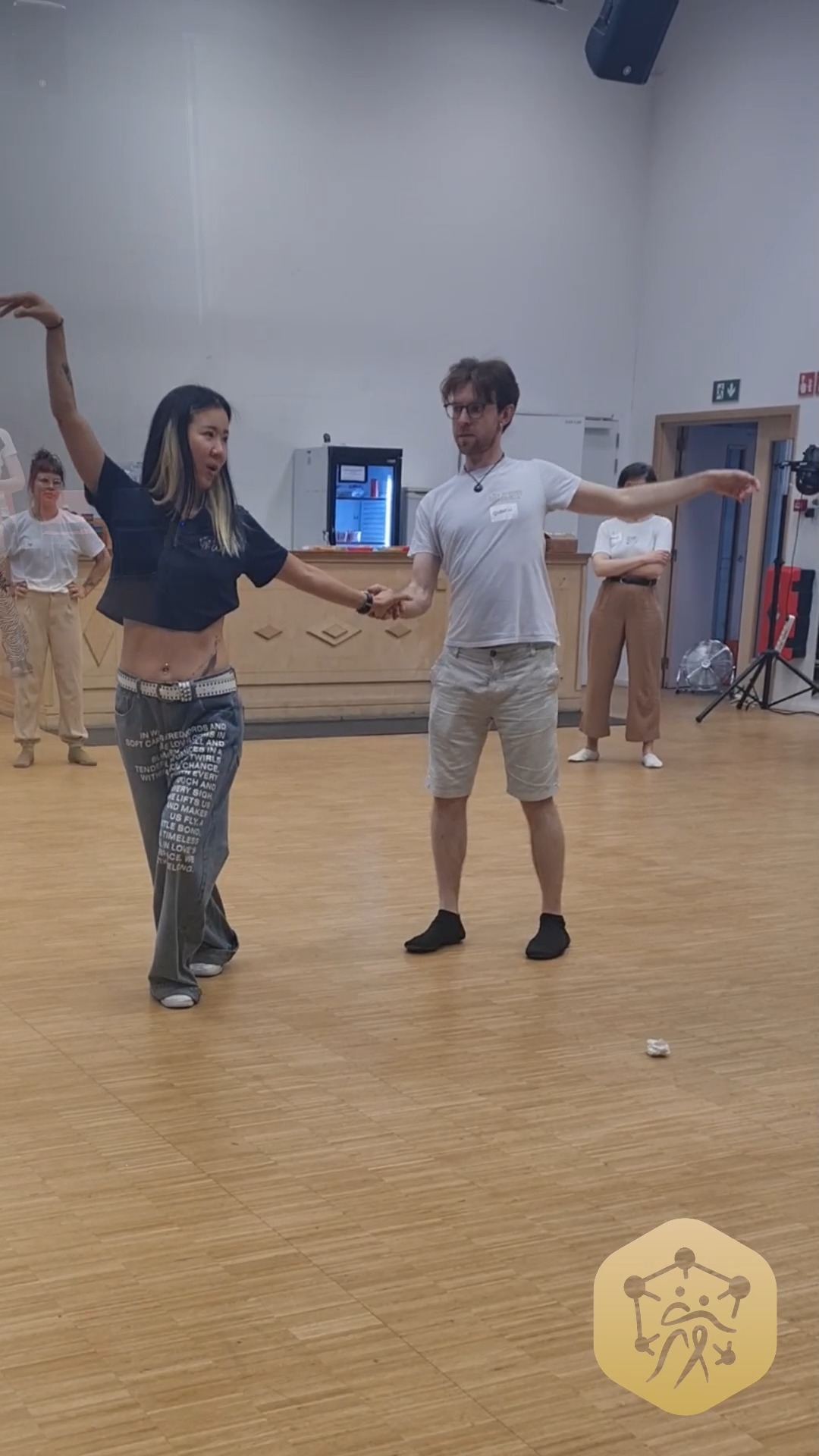 It was a pleasure welcoming @heejung_dance at BWCS last week !
Proud of our small but BIG community ❤️!
This dancing season is coming to an end. Enjoy the summer break and keep on dancing 😉. See you in September for another great year full of amazing world class dancers.
Tag yourself and friends on the video and spread the #Westcoastswing vibes 💃🕺
________
Ce fut un plaisir d'accueillir @heejung_dance chez BWCS la semaine dernière ! Fiers de notre petite mais GRANDE communauté ❤️ !
Cette saison de danse touche à sa fin. Profitez bien des vacances d'été et continuez à danser 😉. Rendez-vous en septembre pour une nouvelle année exceptionnelle, avec des danseurs de classe mondiale.
Identifiez-vous et vos amis sur la vidéo et faites passer l’énergie du #Westcoastswing 💃🕺
#bwcs #westcoastswing #brusselsdance #socialdancing