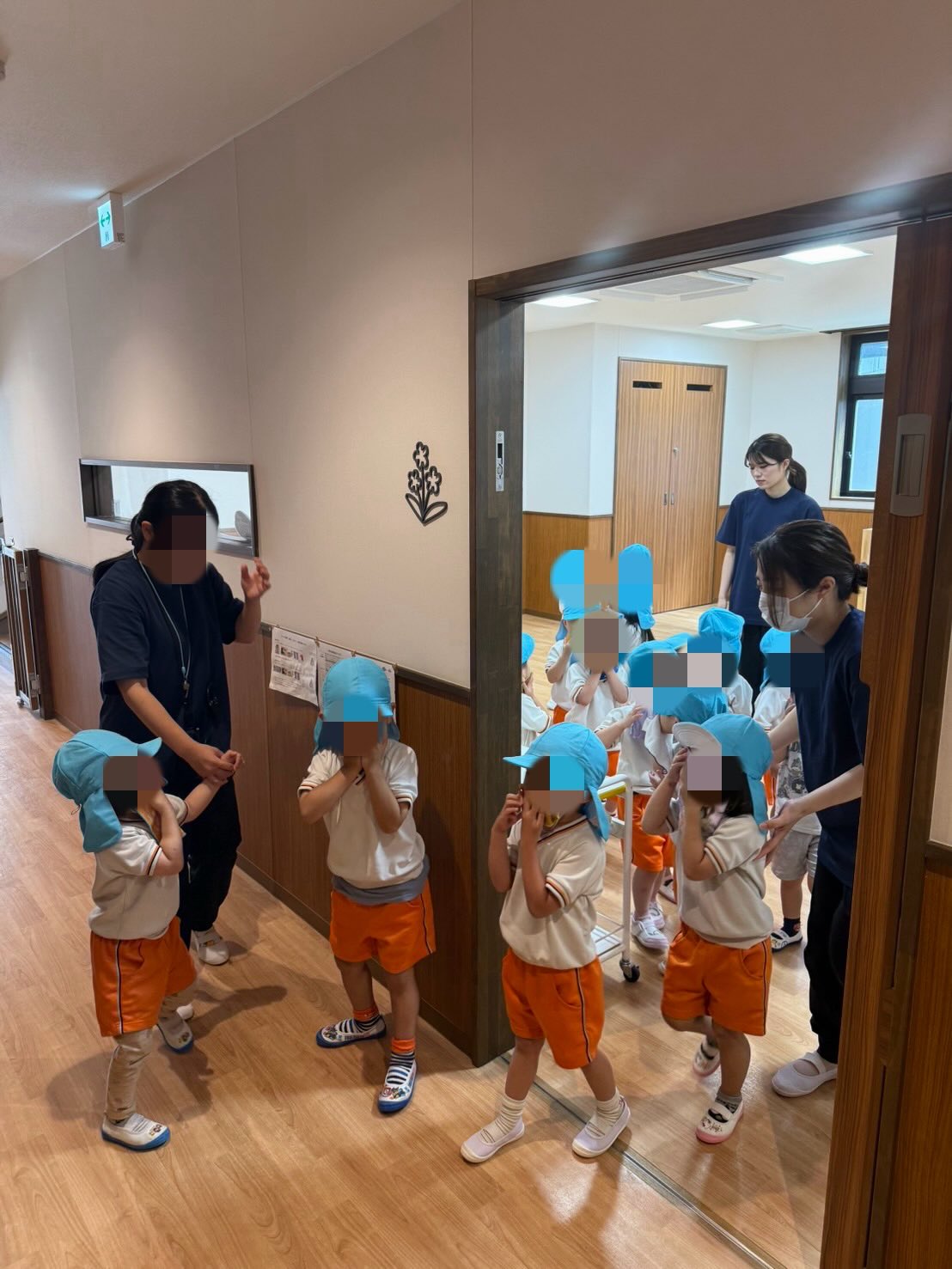 今日はかしわざとさくら園で消防訓練がありました。
西淀川消防署の方に来ていただき、火災訓練の様子を確認していただいたり、消化器の使い方を教えていただいたり、花火の取り扱い方についても教えてもらいました。
最後は消防車も見学させてもらいました🚒
改めて火災の怖さや、訓練の大切さを学びました。西淀川消防署の方々、お忙しい中ありがとうございました。
#消防訓練 #消防車 #保育園 #西淀川区 #大阪市
