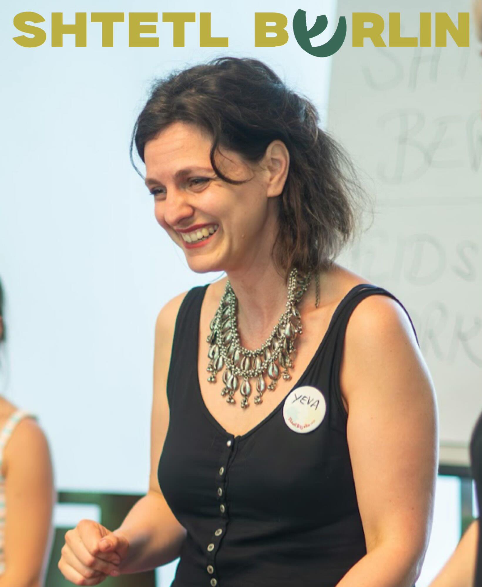 Shtetl Berlin is lucky to have the wonderful interdisciplinary artist, choreographer, performer, and translator Yeva Lapsker.
She will be collaborating with Eyal Davidovitch on the Shtetl Kids’ program, providing an enriching educational experience for children adjacent to the festival weekend, June 13th and 14th.
KOSTENLOSER Kinder-Workshop (ab 5 Jahren) — 13. & 14. Juni 2026 – UfaFabrik, Viktoriastr. 10-18, Berlin
Zwei Tage jiddische Musik, Gesang und kreative Kunst für Kinder und Familien.
Eintritt frei — Anmeldung erwünscht, nicht erforderlich: shtetlberlin.com/kids
Diese Maßnahme wird gefördert im Rahmen der Partnerschaft für Demokratie „Gemeinsam in Tempelhof-Schöneberg”, die Teil des Bundesprogramms „Demokratie leben!” des BMBFSFJ ist. @ba_tempelhof_schoeneberg @arbeitundleben_bb
Für inhaltliche Aussagen und Meinungsäußerungen tragen die Publizierenden dieser Veröffentlichung die Verantwortung.
FREE Children’s Workshop (ages 5+) — 13 & 14 June 2026 – UfaFabrik, Viktoriastr. 10-18, 12105 Berlin
Two days of Yiddish music, song, and creative arts for kids and families. Taking place alongside the Shtetl Festival 2026.
Free entry — RSVP welcome but not required: shtetlberlin.com/kids
Supported as part of the Partnerschaft für Demokratie “Gemeinsam in Tempelhof-Schöneberg”, a programme within the federal “Demokratie leben!” initiative of the BMBFSFJ. @ba_tempelhof_schoeneberg @arbeitundleben_bb
The publishers of this post are responsible for its content and opinions.
#berlinevents #yiddish #familyevent #jewishhistory #jewishculture
📸Photo by our festival photographer Shendy Copitman @shendlcopitman