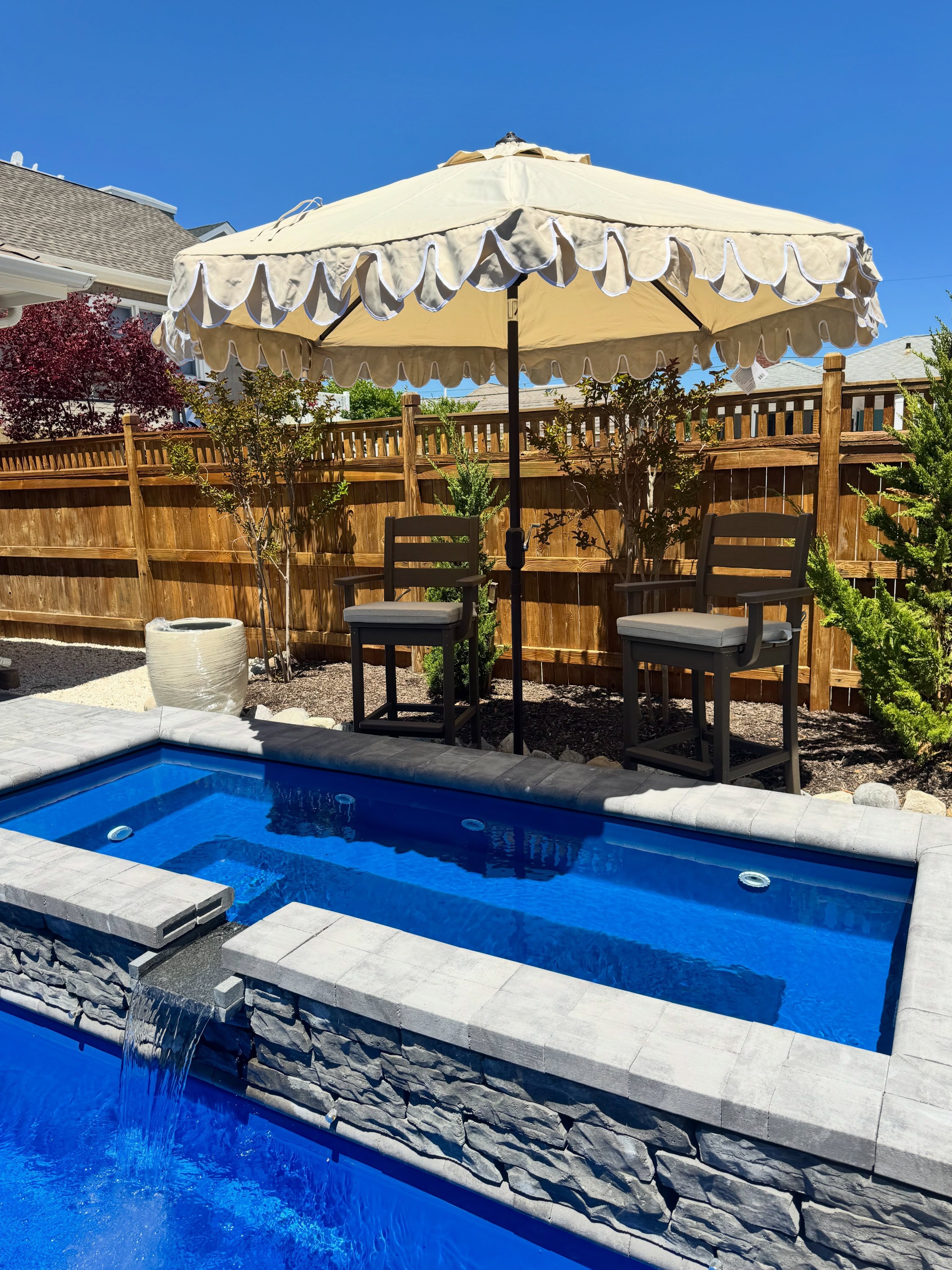 I get to spend my day making this backyard beautiful…. 😌🪄✨
Happy Monday, folks. 🫶🏼