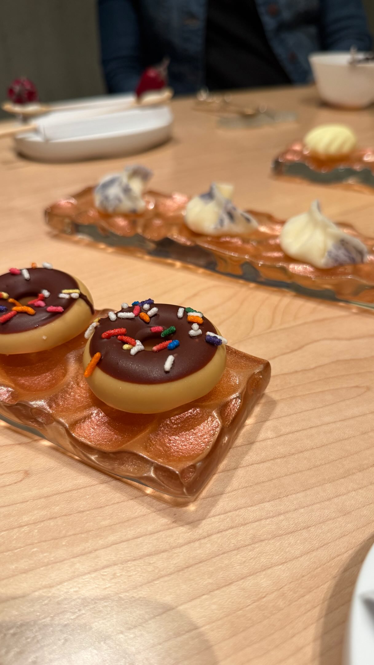 ⭐️⭐️⭐️ Michelin Star and 46 on the Best Restaurants in North America list 🤗
Part 4 of my Somni experience 🤩 🍷🍷
🍩 Sweet Treats!
🍷 @wallysofficial
😎 @buenavistacigar_beverlyhills
#somni #donuts #wine #cigars #foodreels