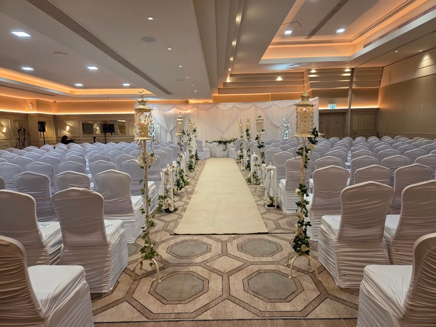 @radissonsligo for the Spiritual Ceremony of Joanne and Bryan. Music was by Kerri Coventry with every moment captured by @richardmccarthyphoto and Johnny from @weddingmoments.ie
#radissonsligo #RadissonhotelSligo #sligowedding #sligoweddingcelebrant #EndaHarteCelebrant