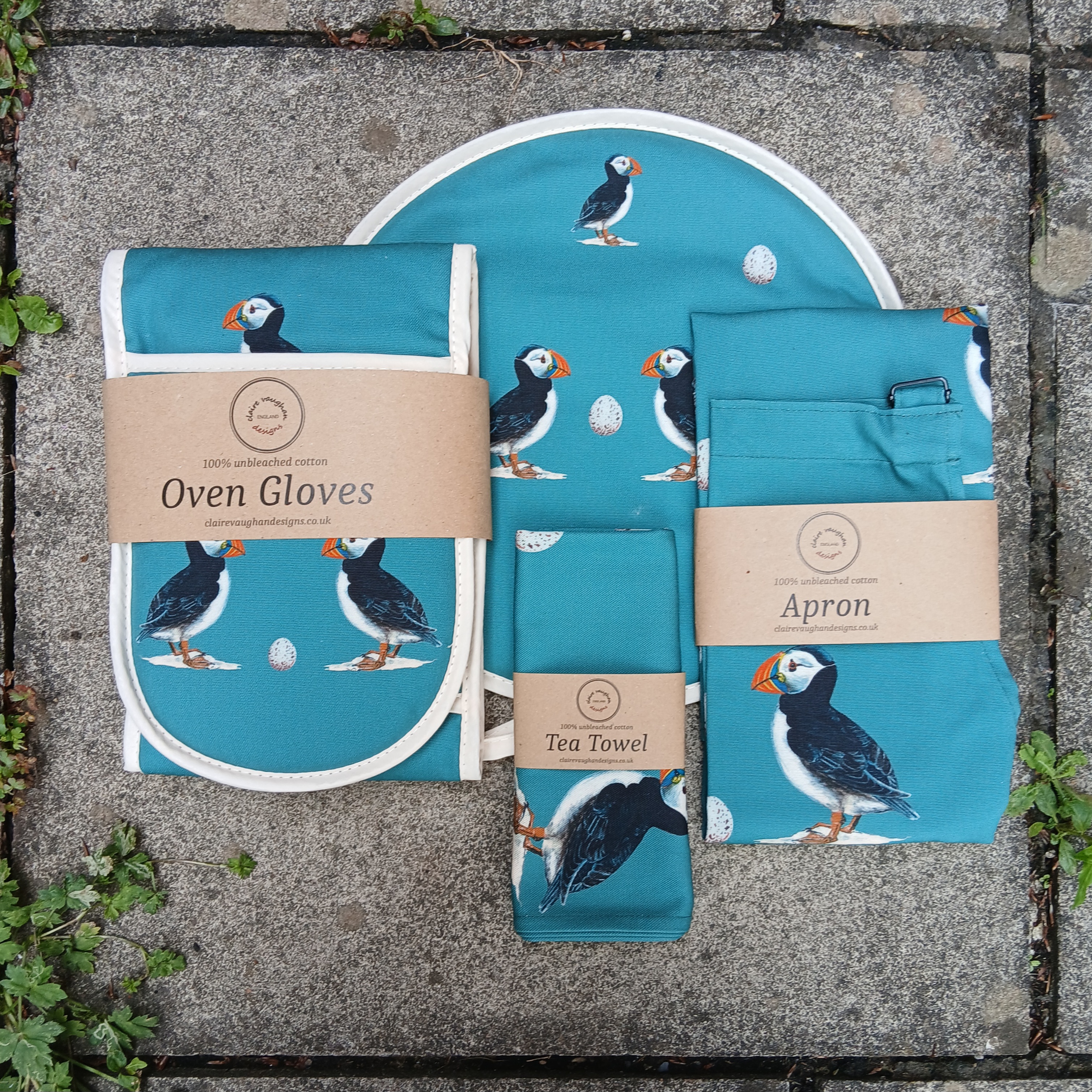 With having a shop in Hay on Wye we often get customers who are lucky enough to visit Skomer off the Pembrokekshire coast (if the weather is kind) where you can get up close and personal to these most wonderful of little birds.
So after many, many requests I would like to introduce my Puffin textile collection for all those Puffin lovers out there ❤️
They simply make me smile!
#puffin
#skomer
#hometextiles
#kitchenlinens
#puffinovengloves
#puffinteatowel
#puffinapron
#puffinagatops
#baking
#cooking