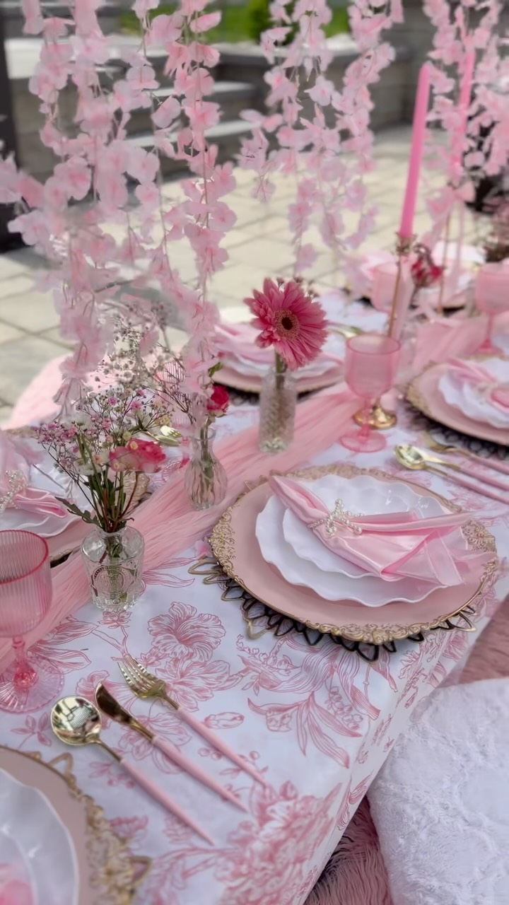 Me: “I’d love some flowers over the table.”
My husband: “Say less.” 💐😎
Now the table looks like it belongs in a magazine. 🌸✨
10/10 execution. Husband of the year. 🏆❤️
