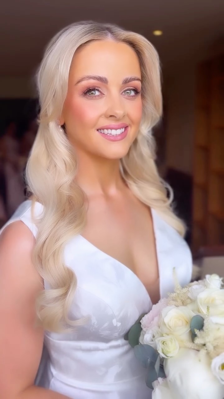 Blush tones + glass skin = obsessed 💗✨
Alma wanted soft & glowy and we kept it fresh, skin first and effortless.
Hair✨: @danipattisonbridalhair
#CleanGirlBride #SoftGlam #BridalGlow #GlassSkin #ModernBride