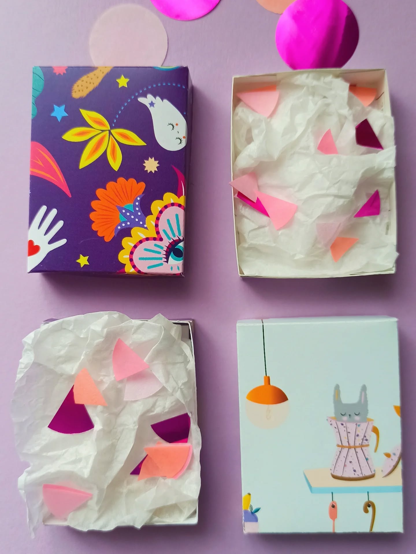 Un petit tour des commandes arrivées chez vous cette semaine ! 💖
Merci infiniment pour votre soutien! 💖
J'adore découvrir quelles créations ont fait battre vos coeur au point de vous les offrir! Quel bonheur ! 🥰
°°°
Je suis en train de prendre en photo les étuis à lunettes pour les mettre en ligne. 🌼°🌼
°°°
#commandes #packingorders #smallbusiness #creation #faitmain