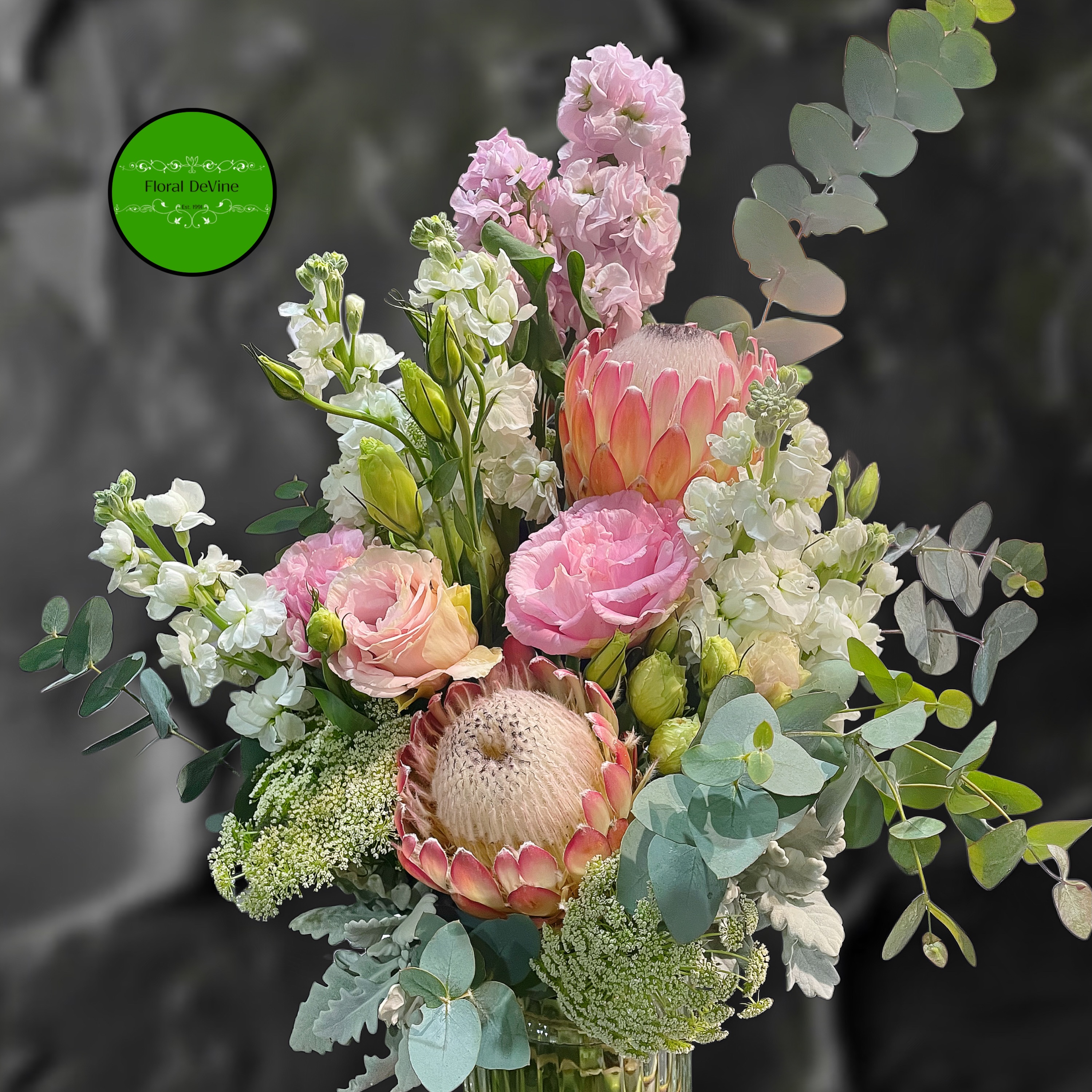 Native, modern, soft, traditional, textured flowers - combining structure & flowing creates something #outsidethebox #surprising #insidethebox #instagramflowers #sydneyflorist