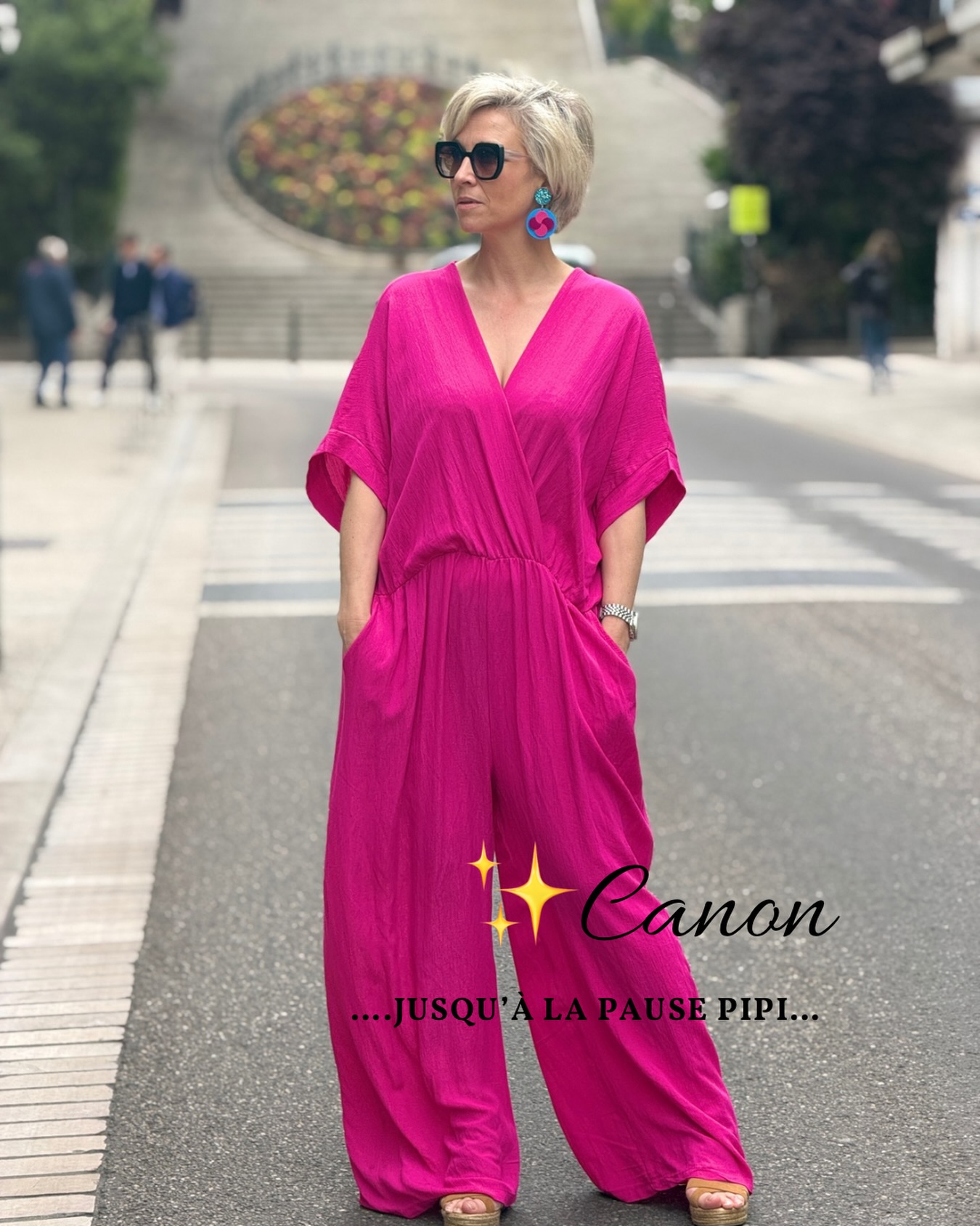 On peut parler des couleurs, de la morphologie, des tendances…
Mais il y a une question qui revient TOUJOURS quand on parle combinaison :
👉 “Et pour aller faire pipi, on fait comment ?”
😂
Je vais être honnête avec vous mes petites pépites : ce n’est pas la pièce la plus pratique du dressing.
MAIS…
Quand une combinaison est aussi confortable, fluide et flatteuse que celle-ci, on lui pardonne beaucoup.
✨ Coupe loose ultra facile à porter
✨ Disponible jusqu’au 50
✨ Canon avec une basket pour un look décontracté
✨ Élégante avec une sandale pour une sortie
Et puis entre nous…
Quand une tenue vous fait vous sentir belle, confiante et stylée, vous êtes prêtes à affronter beaucoup de choses.
Même les pauses pipi. 🐪😂
Alors dites-moi :
Vous êtes TEAM COMBINAISON ou TEAM “plus jamais de ma vie” ?
⬇️ Je sens que les avis vont être très partagés !
#comtessedeblois #combinaisonfemme #modeféminine #conseilstyle #mespetitespepites