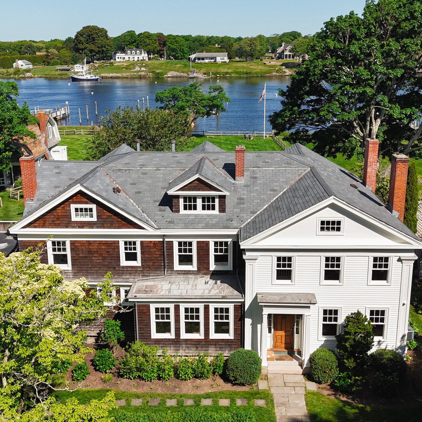 The shoreline called & we at Shoreline Painting, answered. From green to white trim & windows, this beautiful coastal home is nestled right on the Pawcatuck River & ready for summer!