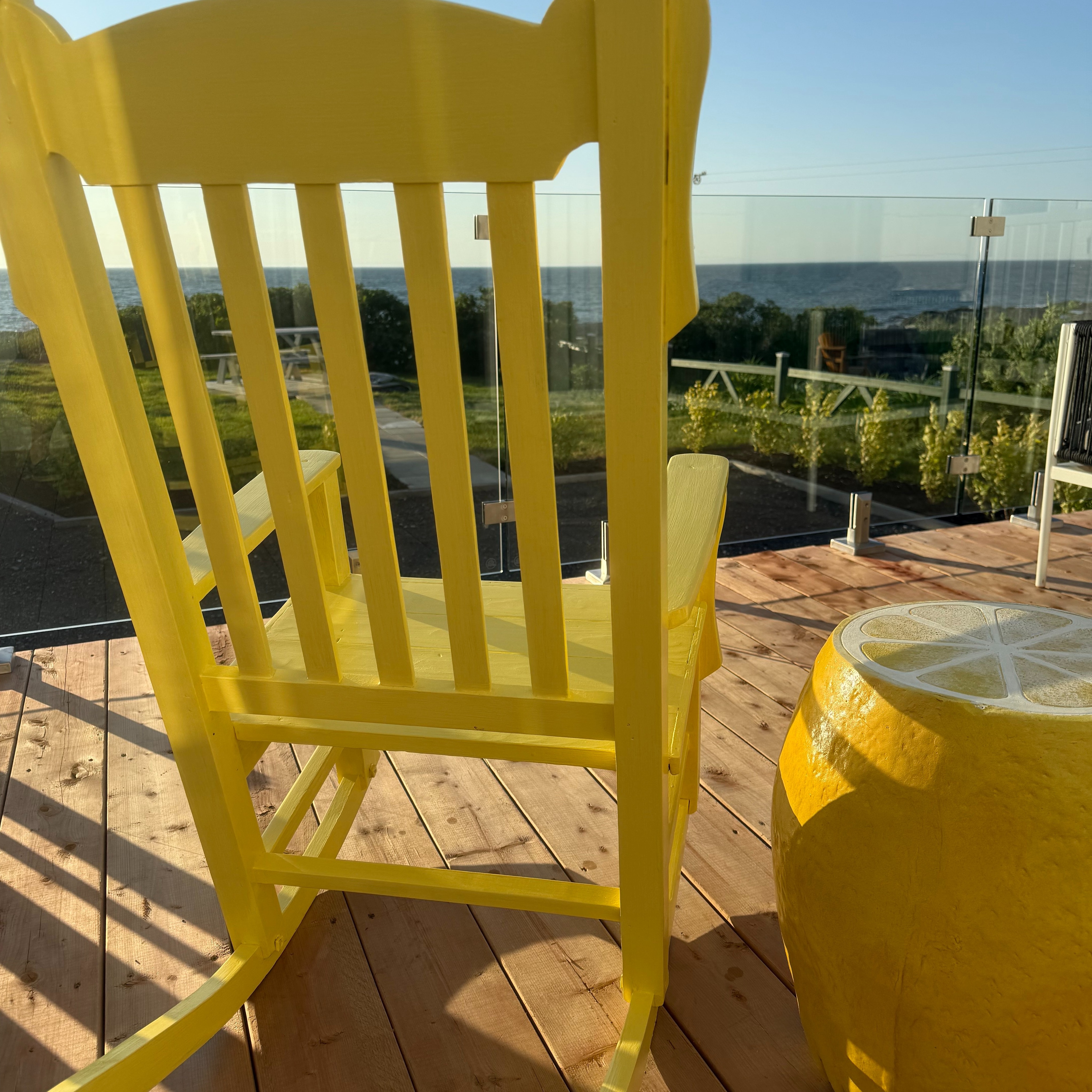 ☕ Votre café face au fleuve.
Ici, les matins commencent doucement.
C'est peut-être ça, un moment parfait.
🌊 @ville_de_matane , Québec
#vacancesauquebec #chaletlocatif #chaletauquebec #fleuvestlaurent