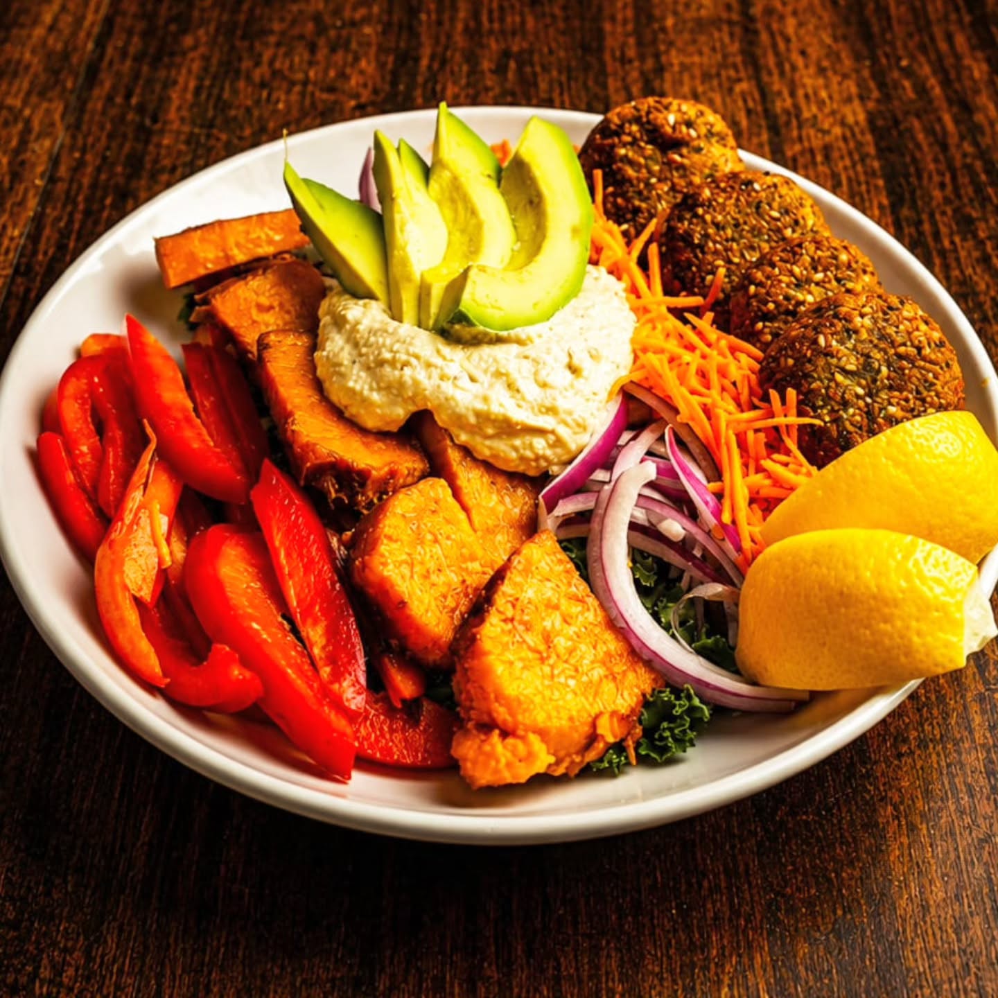 Hummus & Veggie Bowl
Red Bell Pepper, Avocado, Carrot, Sweet Potatoes, Red Onion, Kale, Hummus, Quinoa & Falafel