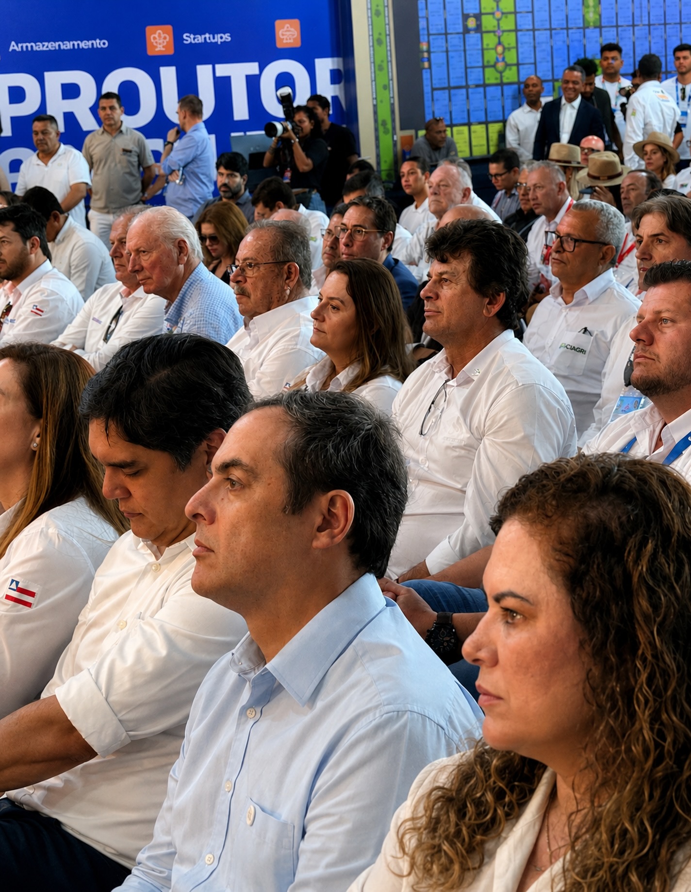 Presente onde as decisões que movem o agro acontecem. 🌱✨
O presidente da ACIAGRI, Sr. Adilson Campos, participa nesta terça-feira da programação institucional de abertura da 20ª Bahia Farm Show, em Luís Eduardo Magalhães, acompanhando autoridades, lideranças e representantes do setor produtivo em um dos mais importantes encontros do agronegócio brasileiro.🤝
A presença da ACIAGRI reforça seu compromisso com o fortalecimento do agronegócio do Oeste da Bahia, acompanhando de perto os debates, avanços e iniciativas que contribuem para o desenvolvimento sustentável da nossa região.♻️
ACIAGRI - Força que representa. ✊