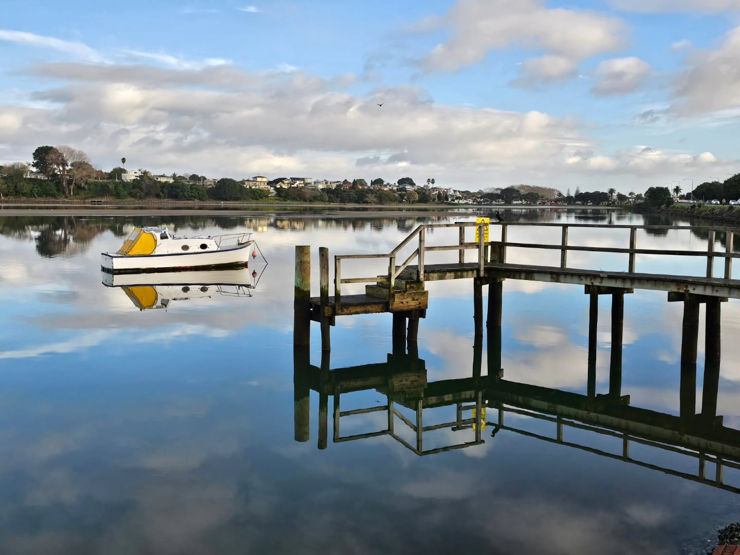 Occasionally I've seen this perfect boat reflection as I drive past and wanted to photograph it. It is the only boat moored here and I wonder about it's story. I've never seen it used.
It's not an easy quick park to photograph but today I ducked in to get petrol while my mother is having a cataract operation and ran from the petrol bowser to capture it. The things we do to get a photograph!! No doubt I got some raised eyebrows😅 Back to the eye clinic....
#inspiration #reflections #creativeprocess #photooftheday #inspiredbyreflections