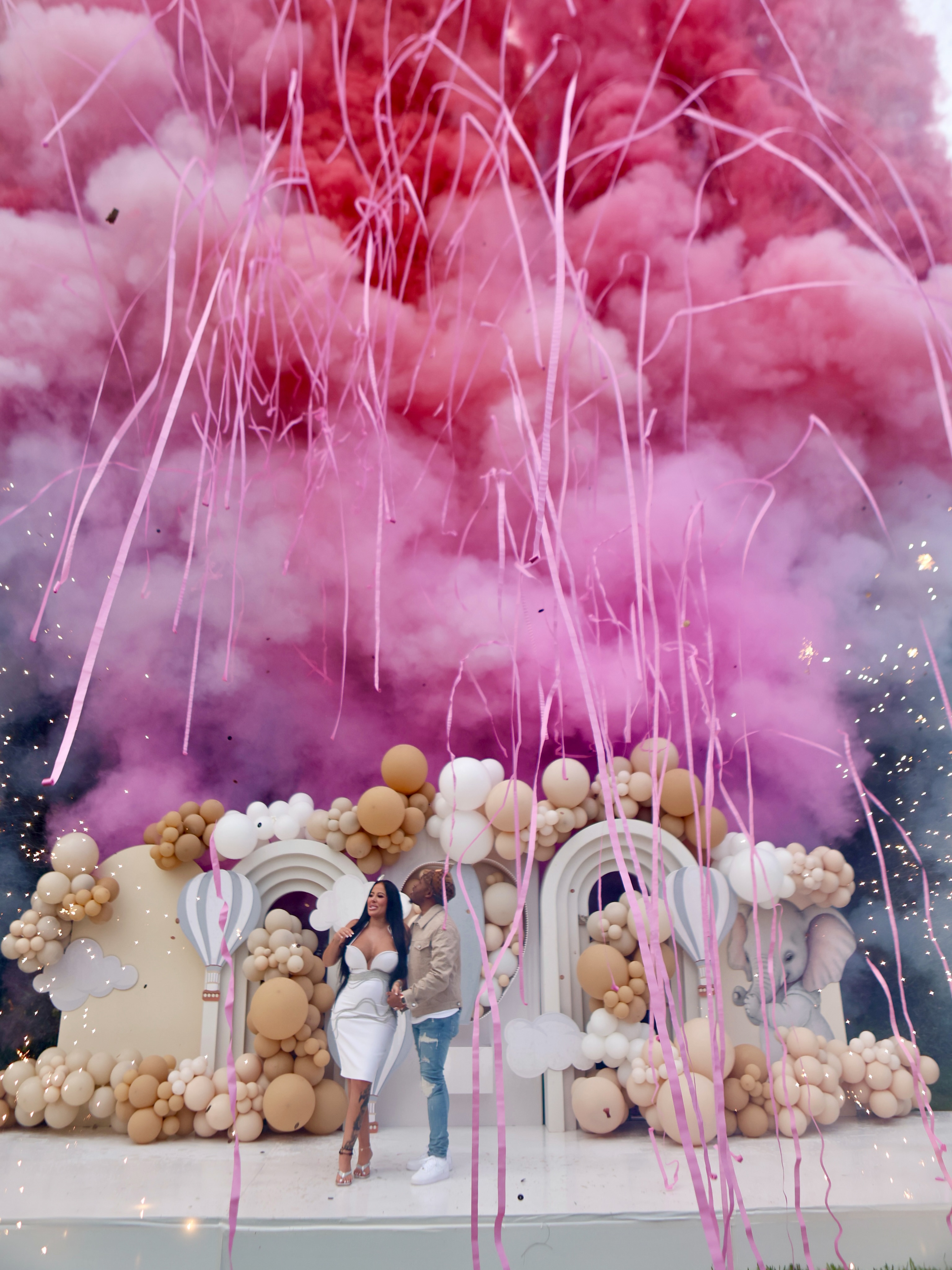 Congratulations to @realnicolezavala on this beautiful gender reveal, and congratulations on the arrival of your sweet baby! ๐โจ Wishing your family endless love, happiness, and beautiful memories.๐๐ธ
.
.
.
#genderreveal #genderrevealmiami #miamigenderreveal #genderrevealparty #genderrevealideas