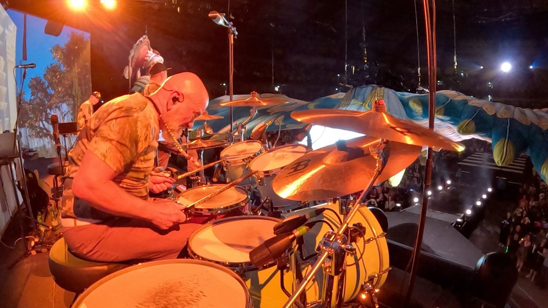 Last drum hit yesterday! 😅 See you in Magdeburg for the next adventure 🥁
#djbobo #thegreatadventure #drums #onstage #pushthelimit