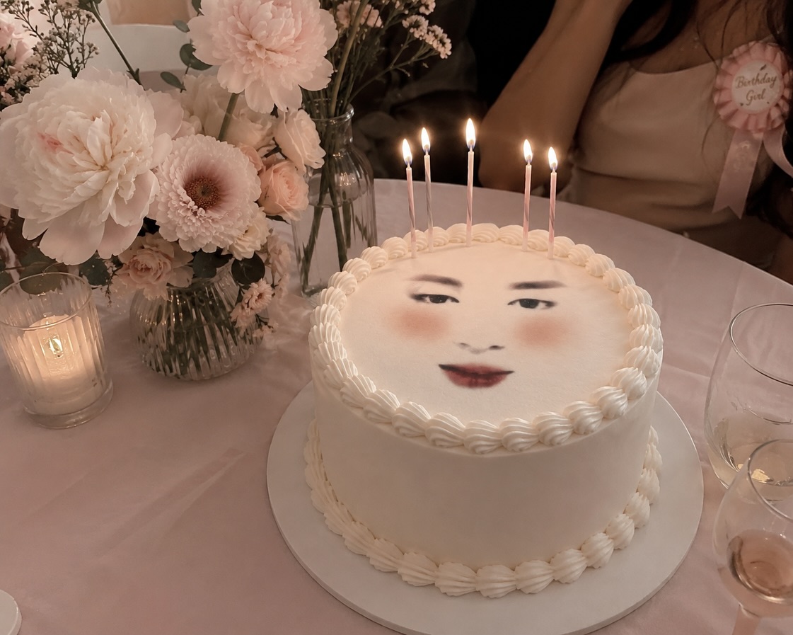 Quickest way to elevate your round cakes and add a special memory!! Multi-size edible rounds available ✨ #edibleimage #edibleprint #partydecor #foryou #birthdaycake