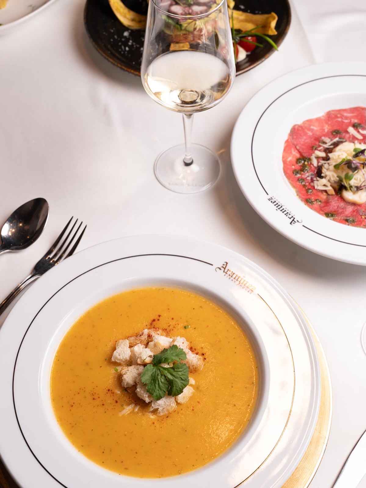 Cuando todo pinta así… Sabes que la comida va a estar buena 🍷
#aranjuezsteakhouse #restaurante #restaurantesenmadrid #foodlover