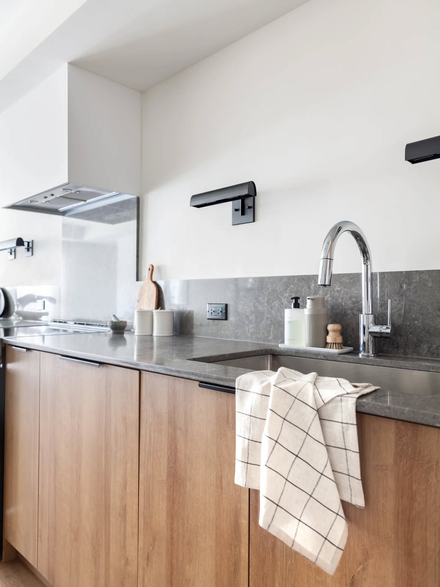 Sunday resets for a peaceful start to the week ahead
-
#aloeprojecttineke #kitchendesign #kitchencountertop #sundayreset