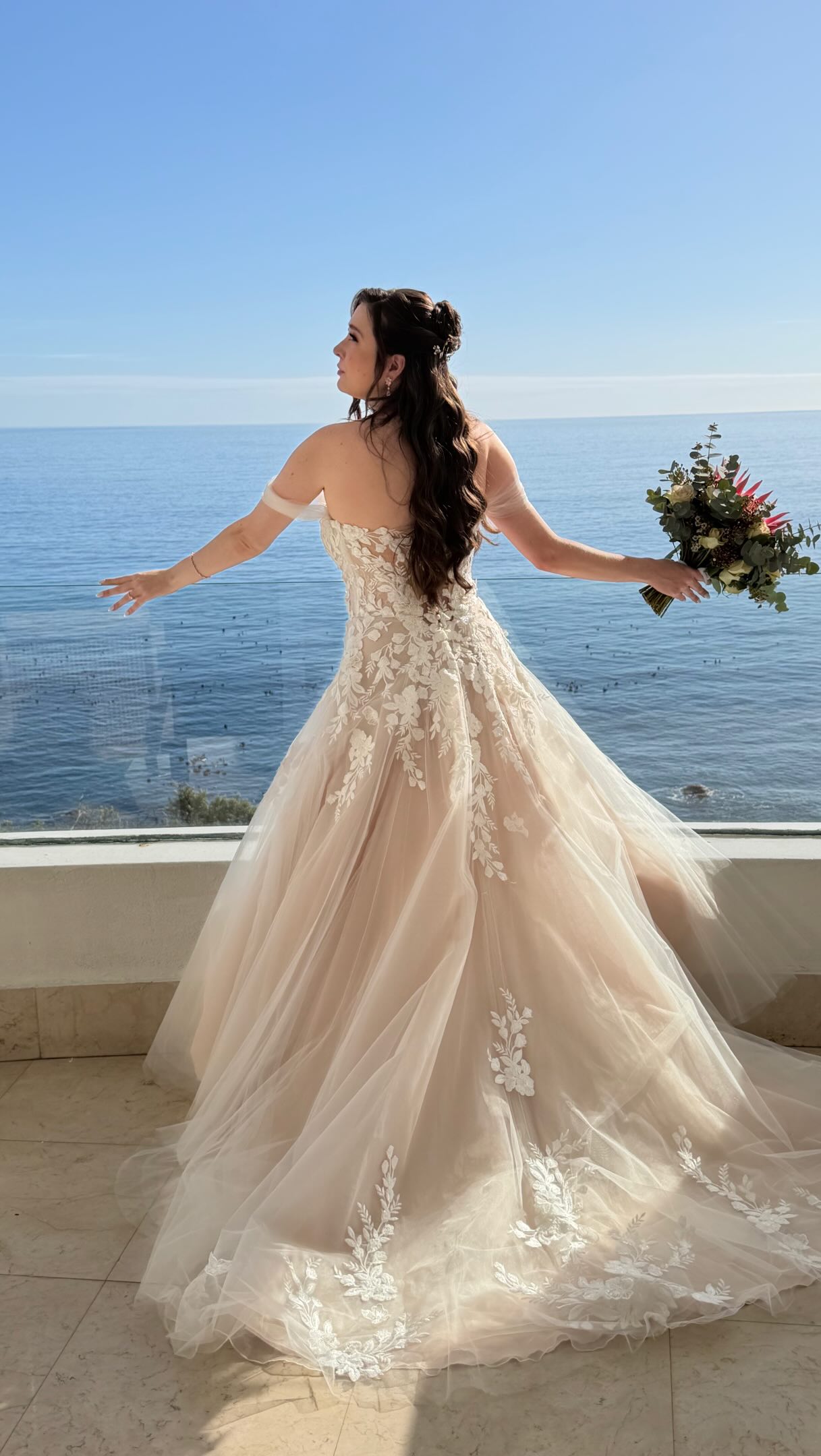 A beautiful winter wedding morning at the Twelve Apostles for Caitie and Ivor. ✨
There's something so special about those quiet hours before the ceremony, when excitement fills the room, the final touches come together, and a bride gets to see herself fully ready for the first time.
Thank you, Caitie, for trusting me to be part of such a memorable day. It was a privilege to create your bridal hair and makeup.
🤍
#CapeTownBride #CapeTownWedding #CapeTownWeddingHair #CapeTownWeddingMakeup BridalHairSA BridalMakeupArtist TwelveApostlesWedding WeddingHair WeddingMakeup SouthAfricaWedding