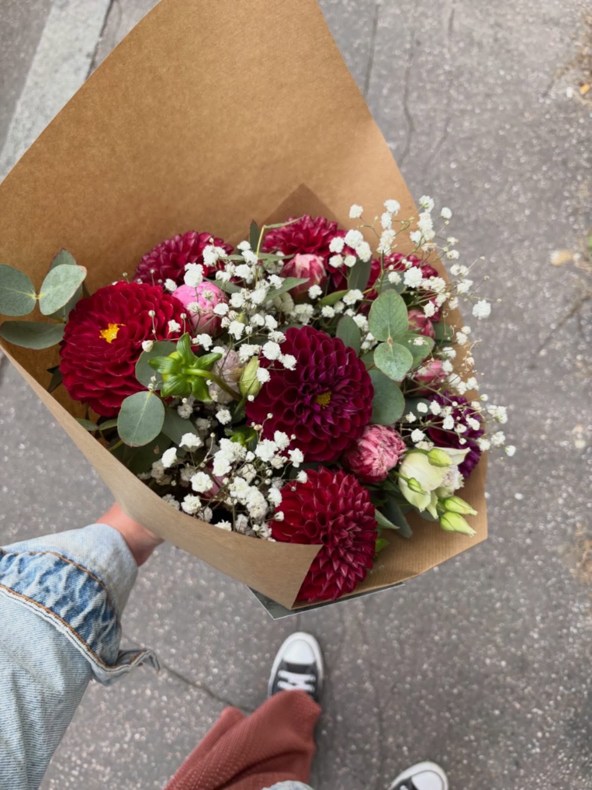 Les premiers dahlias de ma Juliette @fayolle_fleurs dans vos bouquets de fleurs de saison ! 💐💐💐
Bon week-end fleuri !
Des fleurs partout, tout le temps - depuis 2022•
#dahlias #fleuristelyon #bouquet #collectifdelafleurfrançaise