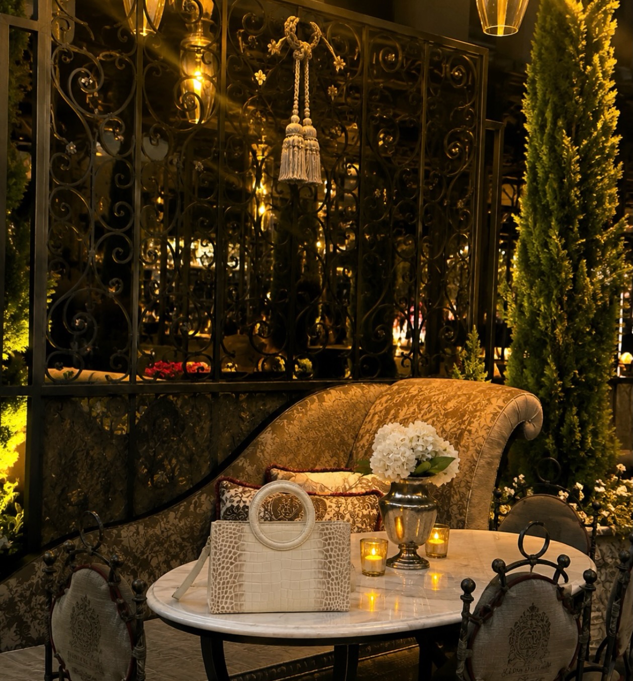 A little Parisian glamour in the heart of Las Vegas. ✨
Dinner at Vanderpump à Paris, surrounded by candlelight, beautiful details, and the perfect Annie handbag moment. 🤍
#VanderpumpParis #LasVegas #AnnieBags #LuxuryStyle #ResortStyle