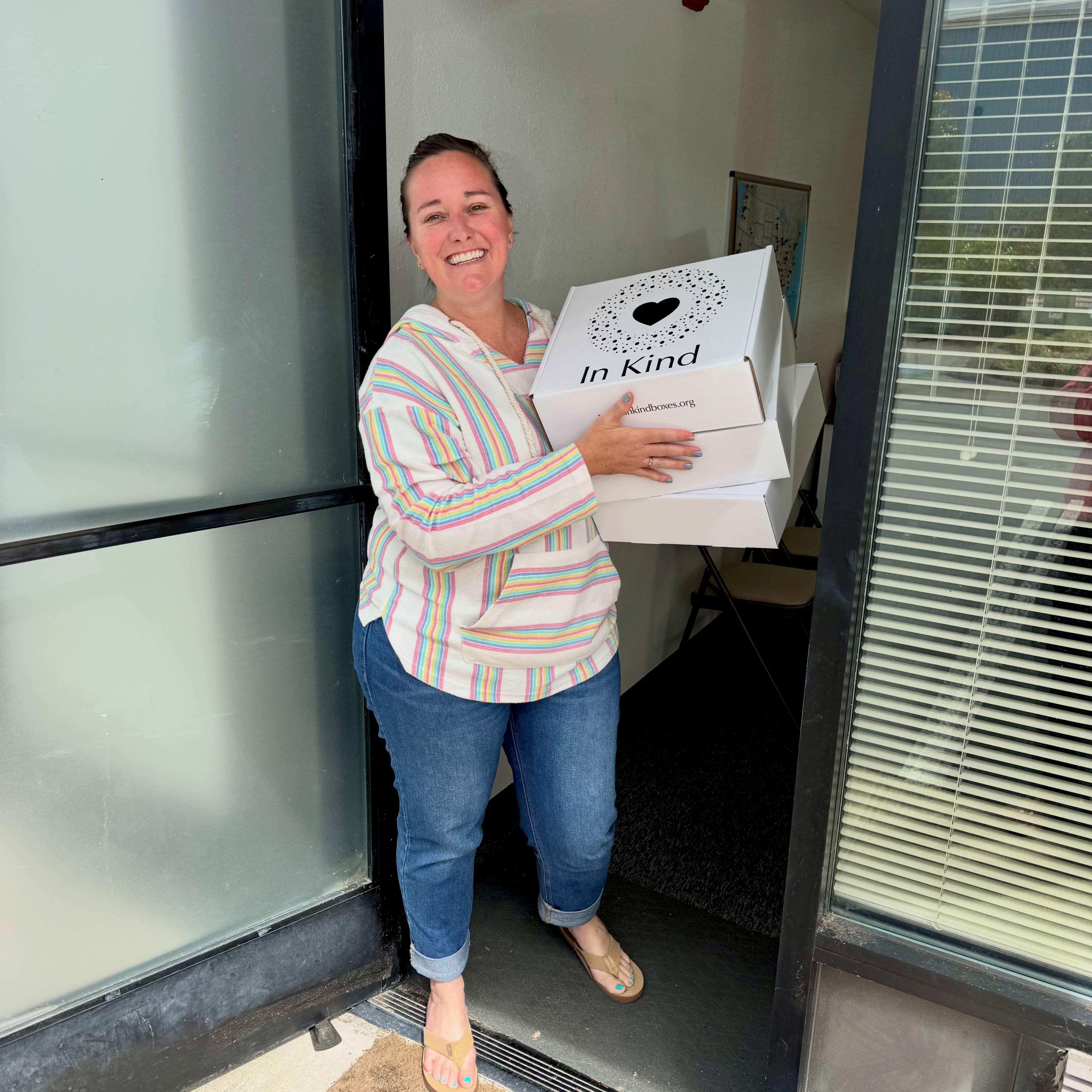 Say hi to Krystal, a local postpartum doula, and one of our 2026 Doula/Midwife partners! 👋
She just picked up her next batch of gift boxes to give to families in her care over the next few months who could use some extra support 💞
Applications for this program open this Fall, so keep your eyes peeled! 👀
#postpartumsupport #inkindboxes #bethevillage #pdxmoms