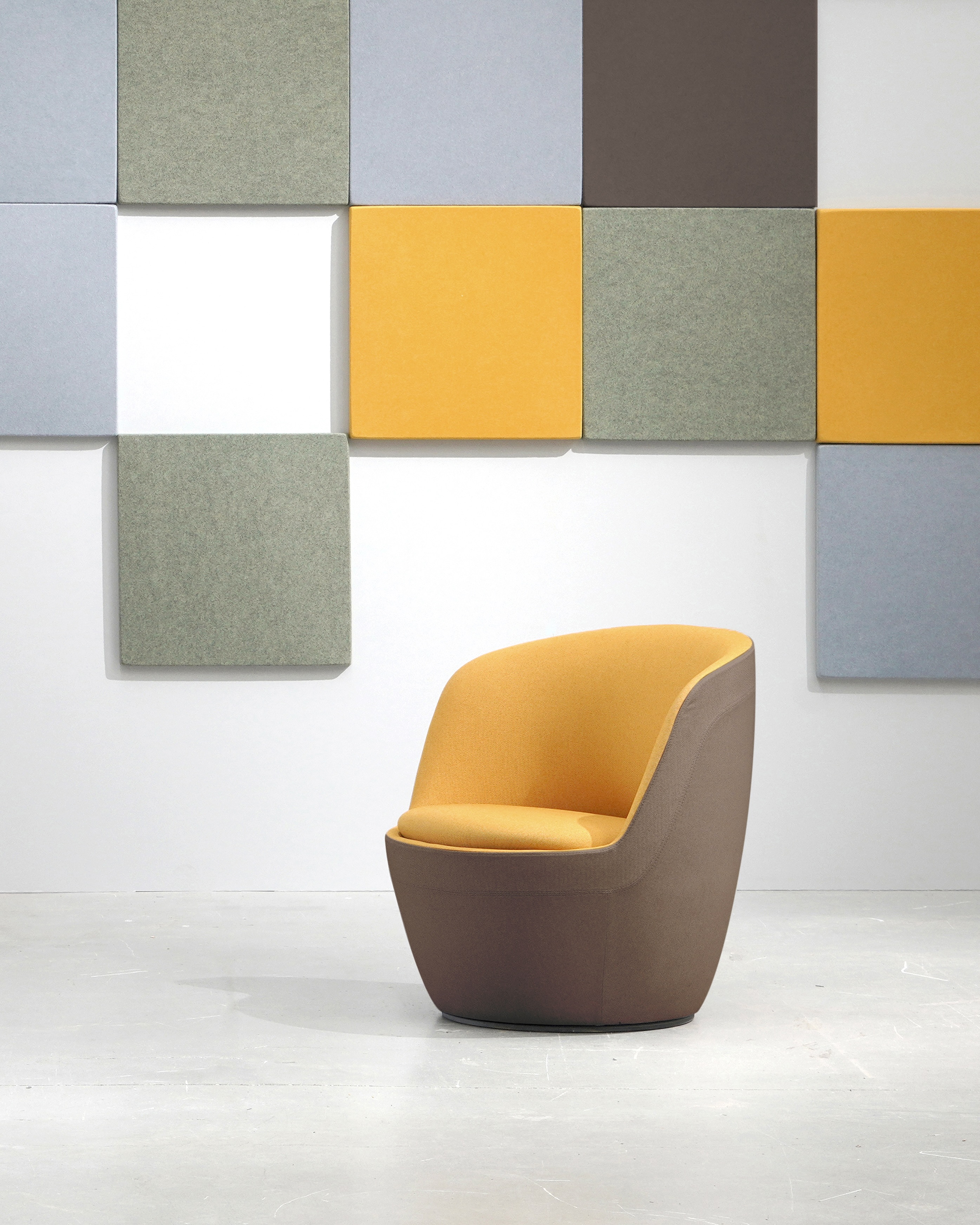 The Shelly Armchair: custom upholstered over a comfy moulded-foam shell.
Select from a quilted or plain backrest in your choice of upholstery, finished with a rotating or fixed base.
Well suited for heavy commercial use in high-traffic waiting areas.
Designed by @favarettoandpartners
•
#fineseat #tubchair #architecture #interiordesign #occasionalchair