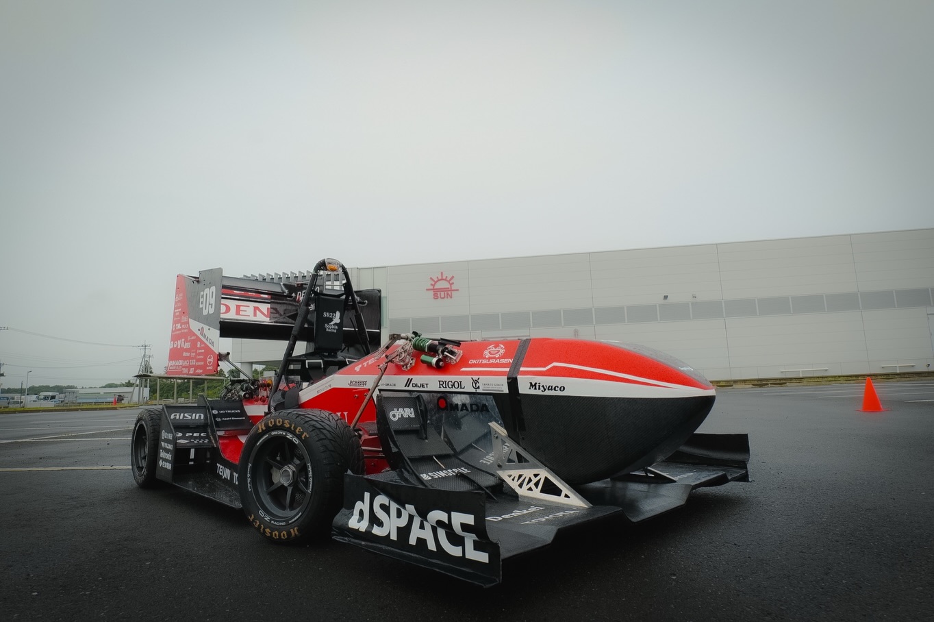 Test Day 8
📍 Asahi Diamond
With the new upgrades, SR22 made a major breakthrough today. SR22 set significantly faster skidpad lap times than last year. The car has yet to reach its full potential, and with the right setup and the hard work of our drivers, we hope to unlock everything it has to offer.
今回のアップグレードにより、SR22は大きな進歩を遂げました。本日のスキッドパッドテストでは、昨年より大幅に速いラップタイムを記録しました。
SR22はまだそのポテンシャルをすべて発揮していません。適切なセットアップとドライバーたちの努力によって、その性能を最大限に引き出していきたいと思います。
#SophiaRacing #SR22 #formulastudent #fsae