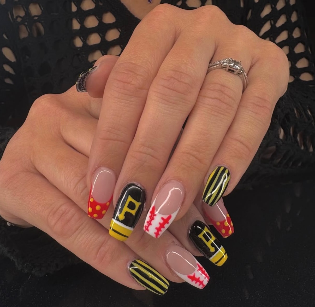 BATTER UP!
It’s Pirate season! 🏴☠️ ⚾️
💛Book your seasons nails now! @juneberry_nails ❤️