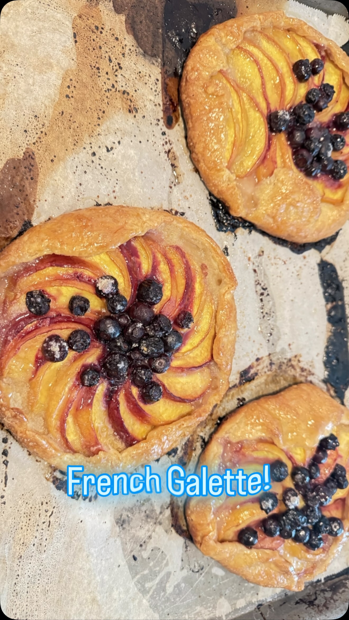 Nothing taste better than fresh fruit and butta… in an easy savory pastry crust!!🧈 🫐🍑🍎My go to recipe for “pate de brisse” has 4 simple ingredients and paired with stone fruit and blueberries…it’s AMAZING!👩🍳 These Mini French Galettes🇫🇷are a delicious complement to your next dinner party! #pastrychef #lecordonbleuparis #organic #newbernbaker #pastryclass