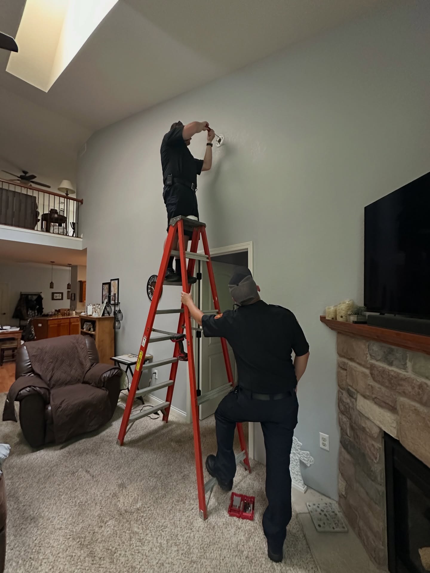 This afternoon, Captain Roskopf and Firefighters Thill and Croft assisted a village resident replace their smoke alarms in a challenging location in their home.
If you or someone you know is in need of assistance in installing a new smoke alarm, please reach out to SFD at (262) 644-5331 or email timr@slingerfd.com