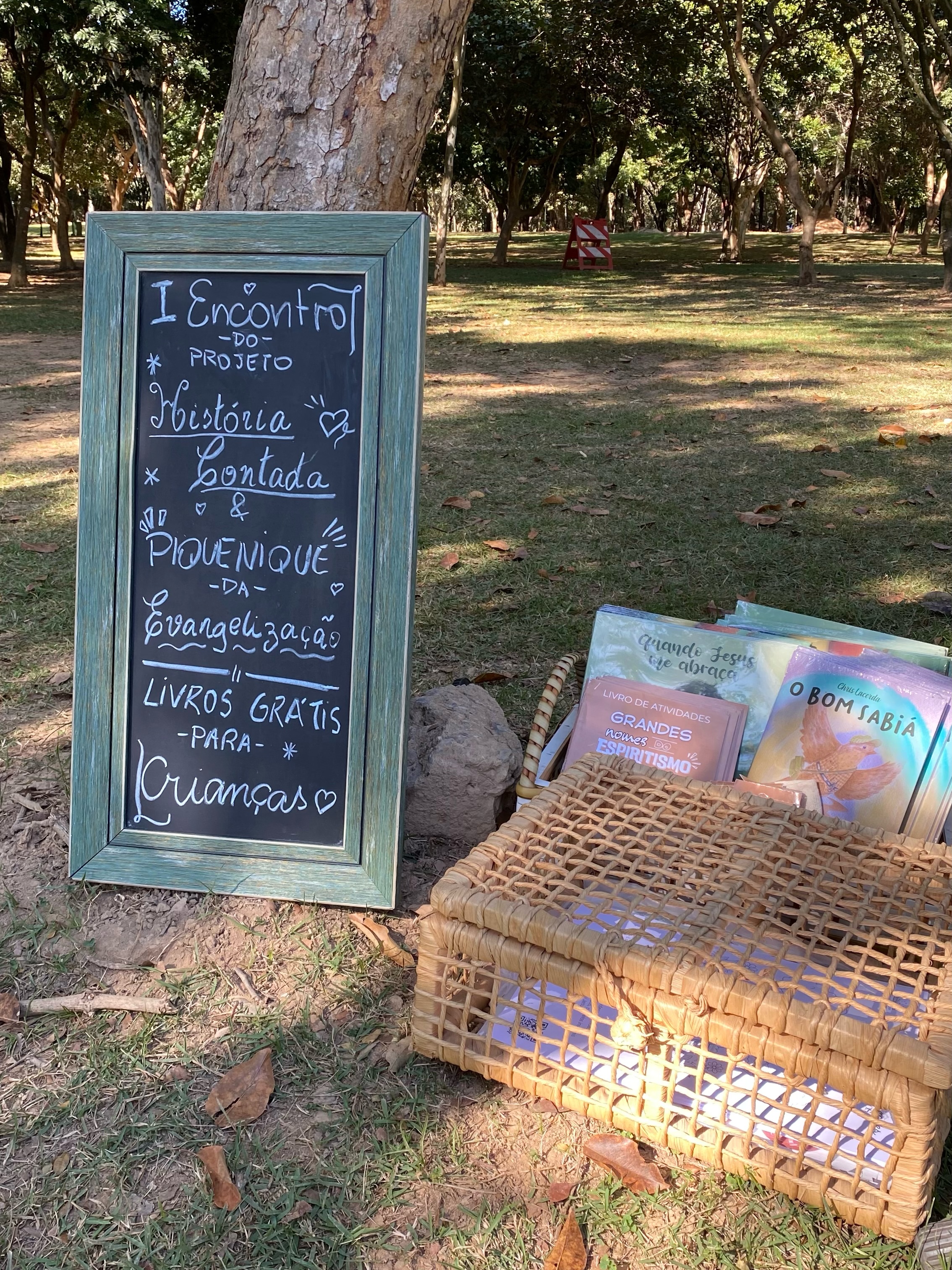 ___Mais de 100 livros e revistas doadas no I Encontro do Projeto História Contada e piquenique da evangelização da Casa Albino Teixeira!
___Mais um pouquinho deste dia que vai ficar na memória e no coração! Gratidão, Senhor, por cada criança e cada família que esteve conosco 🙏🫶
___E um agradecimento especial a quem nos ajudou a fazer esse momento acontecer, seja com doação de livros, de recursos ou de tempo!
@zahiratorres_oliveira
@juxmartins
Adriana Nicomedes
@boanovaed
@sebem.lagoasanta
@cearc2025
@suzanamelendezbastos
@djrick.oficial
@gabix_diasss
@renatabo2017
@anabel.lowcarb
Ângela
Natália Cossi
Equipe de Evangelização da Casa de Albino Teixeira
@livrariaesebodonaclara
___Será que vai ter mais um encontro lindo como este? 🤔