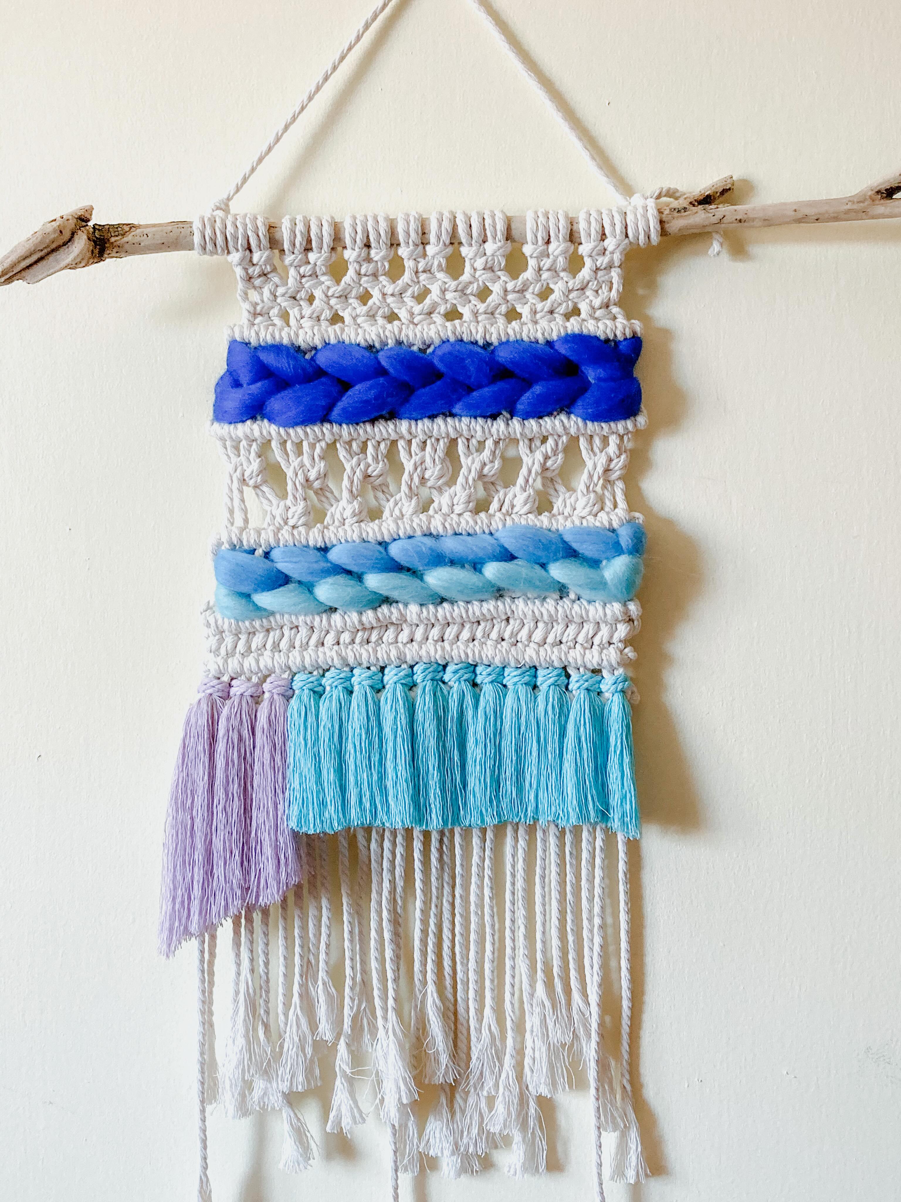 For my Throwback Thursday post this week, I thought I would share my first ever macraweave piece.
This technique combines macrame with weaving and creates a multi textured wall hanging. I just love it!
This design is was from Your Macrame Community by @_twome and I gifted it to my Mum which is nice because I can still see it from time to time.
I’ve actually started a new macraweave at the studio, which is a lot bigger and I am loving how it is looking so far.
What do you think of the Macraweave technique?
I would love to know your thoughts.
💛
#gemmacrame #macrameartist #macraweave #throwbackthursday #macramewallhanging