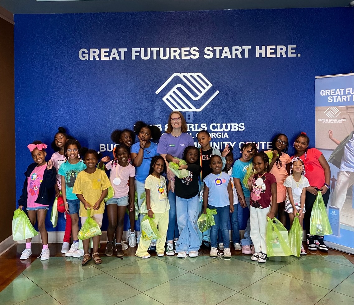 Thank you to our community partners at @girlscoutshistoricga for stopping by our Murphy Felton Tindall Unit and sharing a fun activity of exploration, adventure and fun with our campers!
Partnerships like these help strengthen our connections to the community.
.
.
.
.
#BGCCG #Camp #GirlScouts
