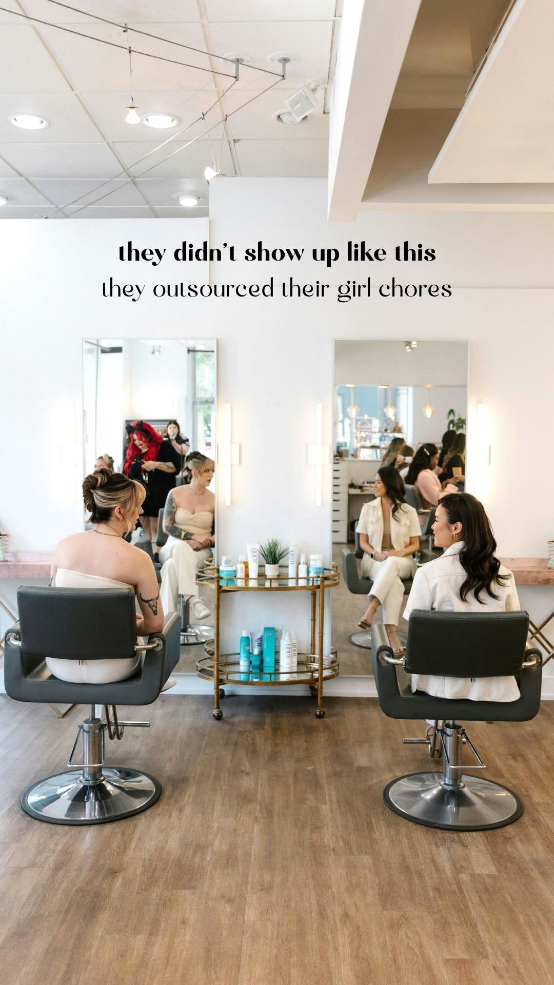 Consider us your glam pregame headquarters.
#chicagohair #chicagomakeup #hairandmakeup #chicagosalon