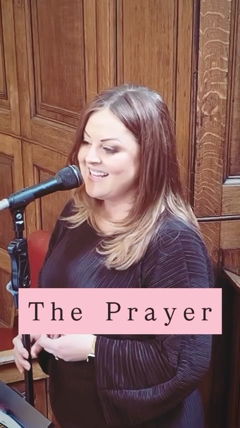 The Prayer during the sign of peace at a gorgeous and intimate wedding ceremony in Trinity College recently
#irishwedding #irishweddingsinger #dublinwedding #weddingmusic #theprayer