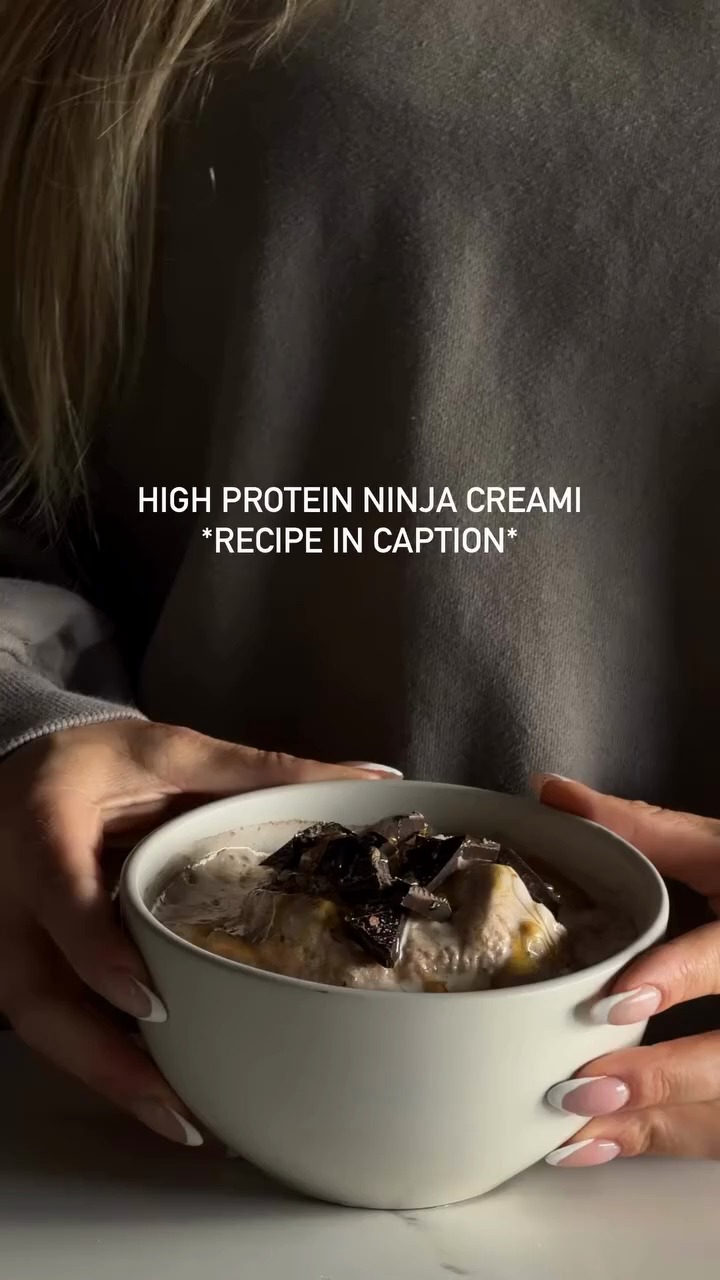 Yes, you can still have ice cream in winter 🍦
Goals don't stop, your sweet tooth doesn't have to either.
• 1 scoop @ruleoneproteins s’mores protein powder
• 300 ml almond milk
• 1 stevia
• 7g sugar-free chocolate fudge pudding powder
• 3g cacao powder
• Pink Himalayan salt
• fill the rest to the line with water
*freeze at least 12 hours, but 24 if possible*
• spin once on light ice cream
• respin as many times as you need until it is ice cream consistency and doesn’t stick to lid (don’t add extra liquid)
• mix-ins add half of them in the middle and spin
• top with rest of mix ins
@kyleesuefit 👩🍳
#highprotein #ninjacreami #ruleoneproteins #r1athlete