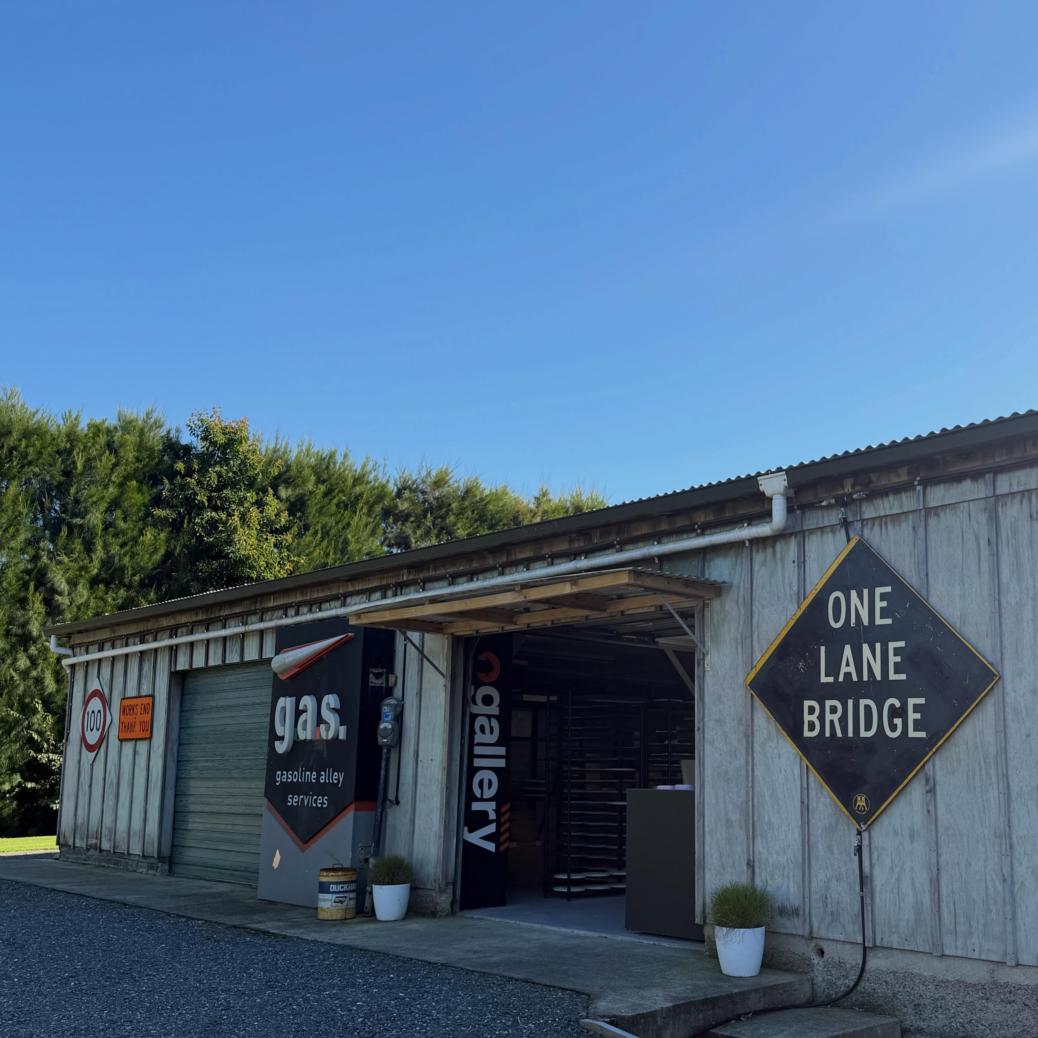 GALLERY OPEN: Wednesday - Saturday, 10am - 3pm
😊 We’d love to see you! #onelanebrige #gallery #gifts #tepuna #shoplocal