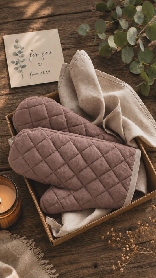 A Thoughtful Gift for Home & Kitchen Lovers
Elevate everyday moments with our Linen Oven Mitts Gift Set, beautifully curated for gifting or personal use. This charming set features a pair of quilted linen oven mitts in a warm cinnamon hue, elegantly presented in a kraft gift box with a linen ribbon and a personalized "For You" gift card.
Perfect for housewarmings, birthdays, holidays, hostess gifts, Mother's Day, or simply as a thoughtful gesture for someone special.
