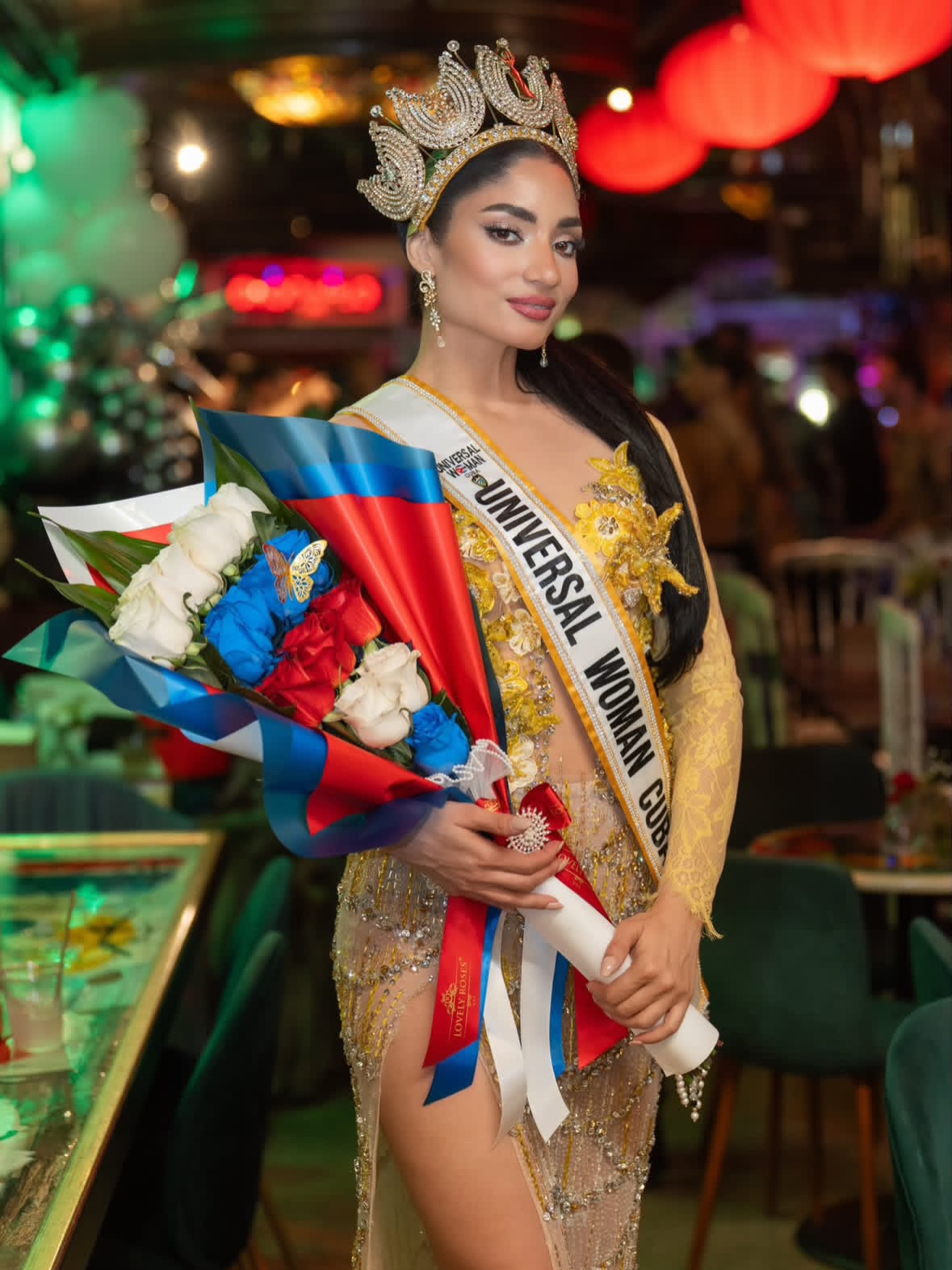 👑 Felicidades por tu triunfo @sisilymarin 🎉
Que hermoso es poder expresar con nuestras Rosas el valor a la cultural 🇨🇺
#LovelyRoses #Cuba #LaRosadelasCelebridades en #Miami