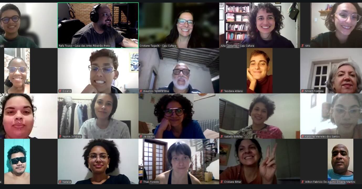 ✨Curso sobre Avaliação de Impacto✨- Casa das Artes Ribeirão Preto
Semana passada Cristiane Taguchi e Júlia Conterno deram uma aula sobre Avaliação de Impacto para o Curso online de Formação de Agentes Culturais.
Mesmo sendo noite pré-feriado 😏, tivemos a presença interessada de dezenas de pessoas que já estão nesta jornada de aprendizagem há algumas semanas, tendo participado de aulas com as parceiras @adrianascannavez , @cassiane_tomilhero , @danisampa08 e outras pessoas.
Pudemos trazer um pouco da nossa experiência com planejamento e monitoramento de projetos e avaliação de impacto através de pesquisa de público do Festival CRIE como quem LUTA.
Pensar em objetivos, estratégias e indicadores é parte da nossa forma de fazer gestão cultural. Além disso, o retorno que recebemos de forma sistematizada do público e da equipe tem sido uma importante ferramenta para ajustarmos a edição seguinte do Festival e nos aproximarmos cada vez mais do impacto que desejamos causar.
O Festival CRIE como quem LUTA é o nosso projeto autoral e grande laboratório de ideias de gestão cultural feminista. E, como não poderia ser diferente, exige estudo, construção e ousadia.
Foi um prazer poder contribuir com esta formação proposta por este ponto de cultural ribeirãopretano com 18 anos de história no interior paulista.
Vida longa à @casadasartesrp