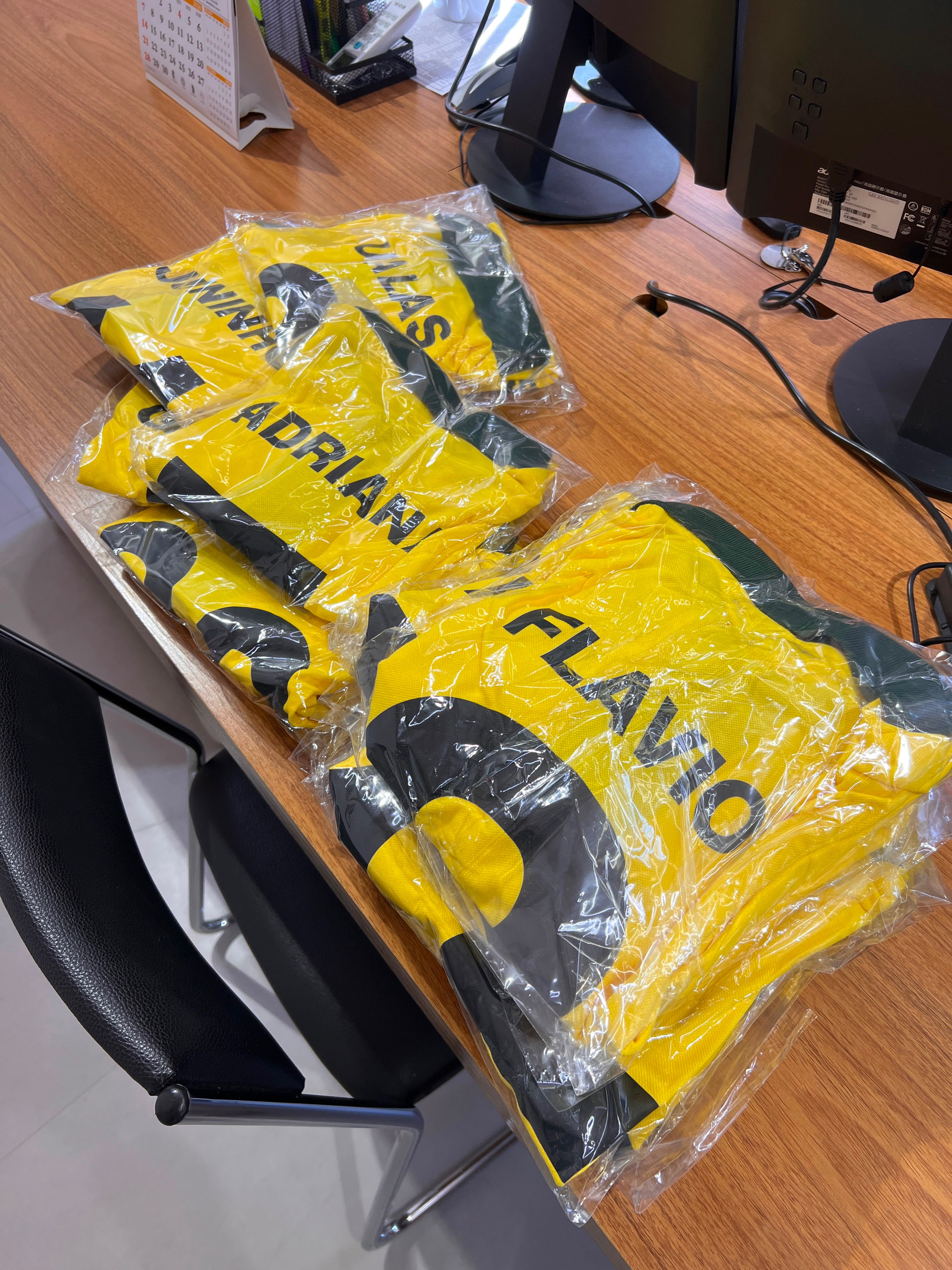 Será que o time FG está escalado para Copa?
É CLARO QUE SIM! Para torcer juntos, nada mais especial do que um uniforme personalizado, fala sério!?
Para essa ocasião, a RP Uniformes nos ajudou a criar essas belezuras especialmente para o time mais importante de qualquer campeonato: a torcida organizada.